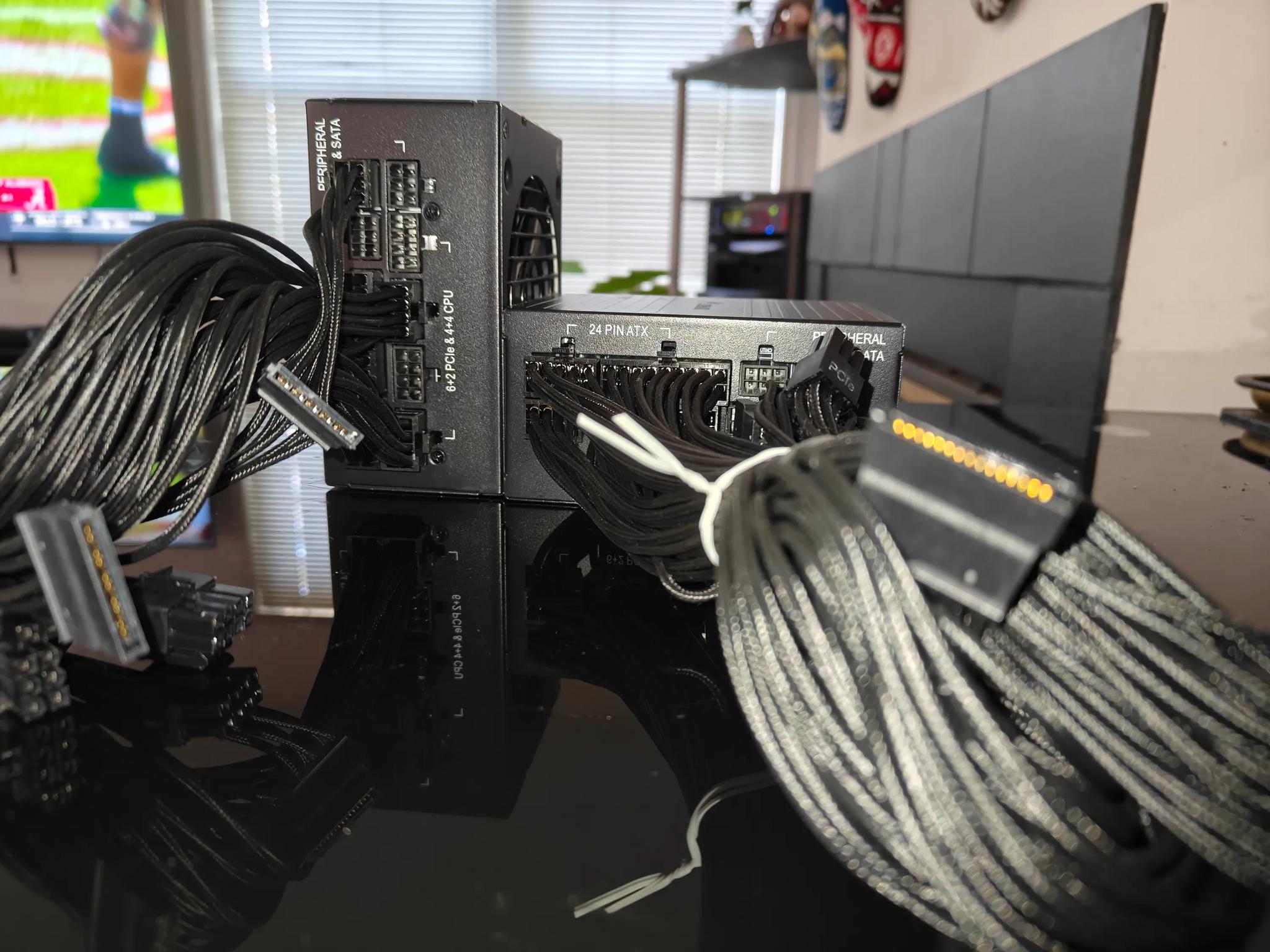 Corsair SF750 SFX 80 PLUS PLATINUM POWER SUPPLY