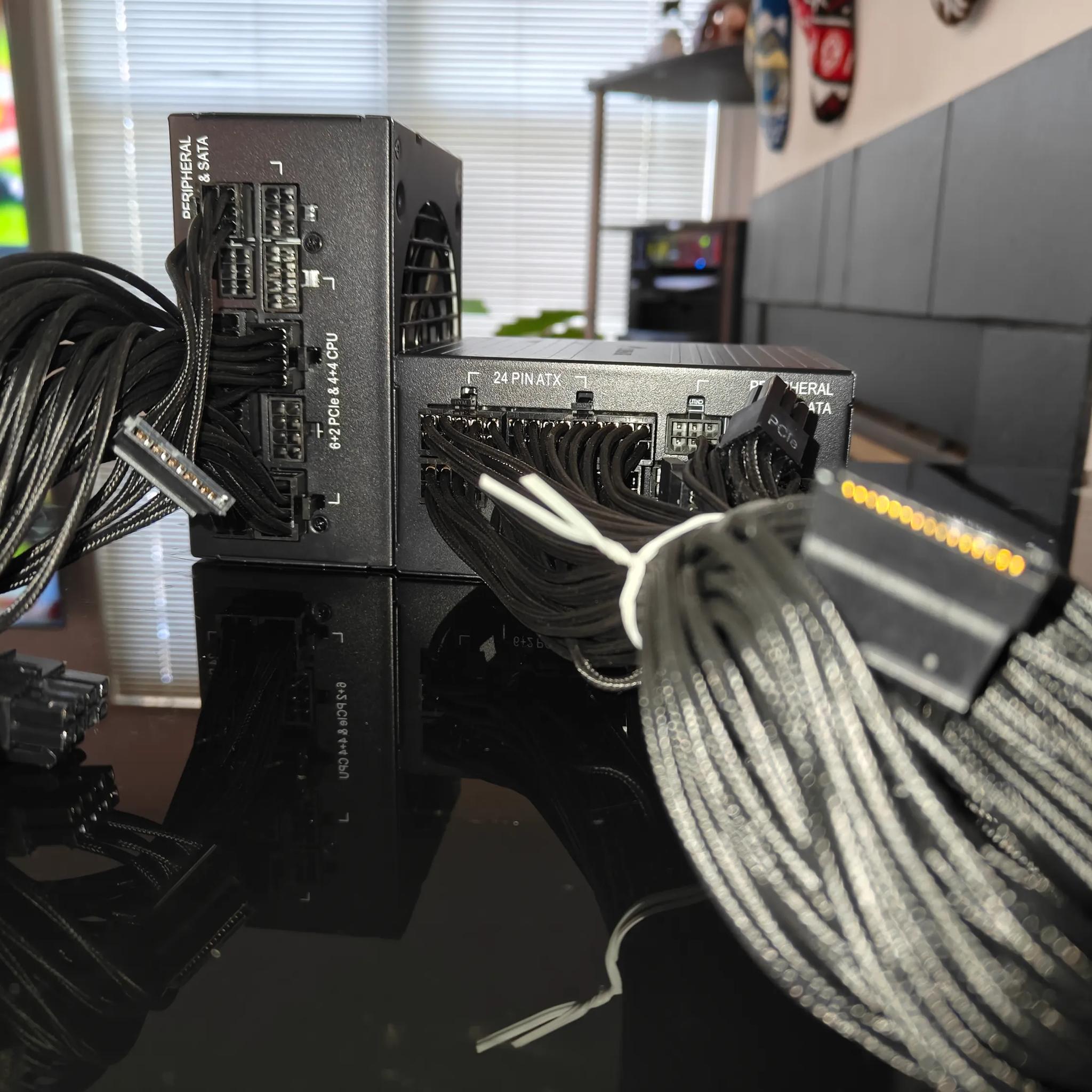 Corsair SF750 SFX 80 PLUS PLATINUM POWER SUPPLY