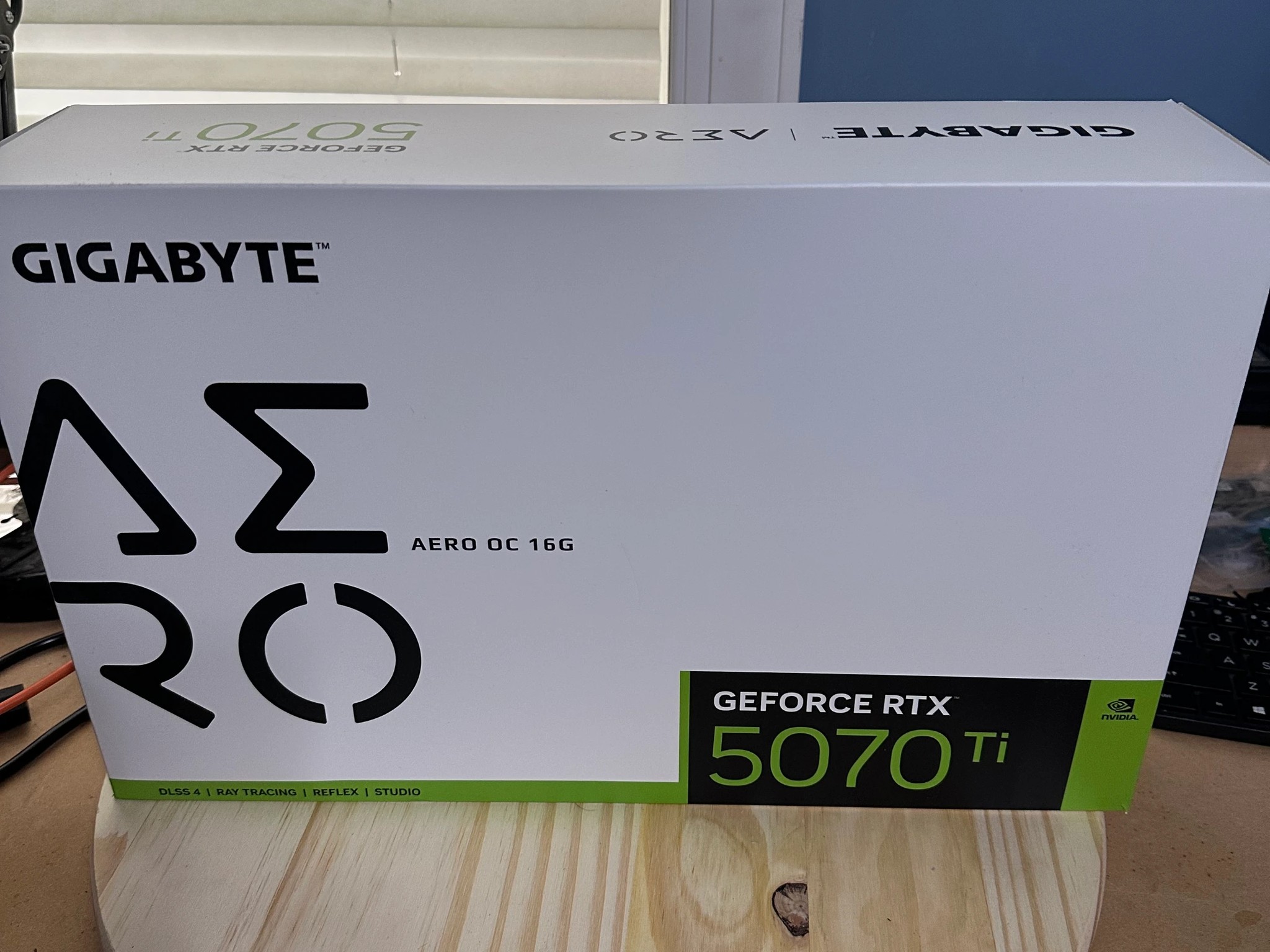 GIGABYTE - NVIDIA GeForce RTX 5070 Ti AERO OC 16G GDDR7 PCI Express 5.0 - White
