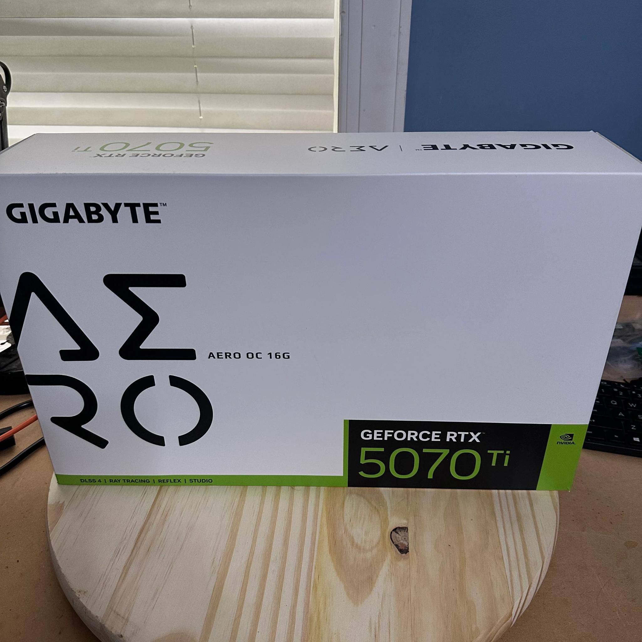 GIGABYTE - NVIDIA GeForce RTX 5070 Ti AERO OC 16G GDDR7 PCI Express 5.0 - White