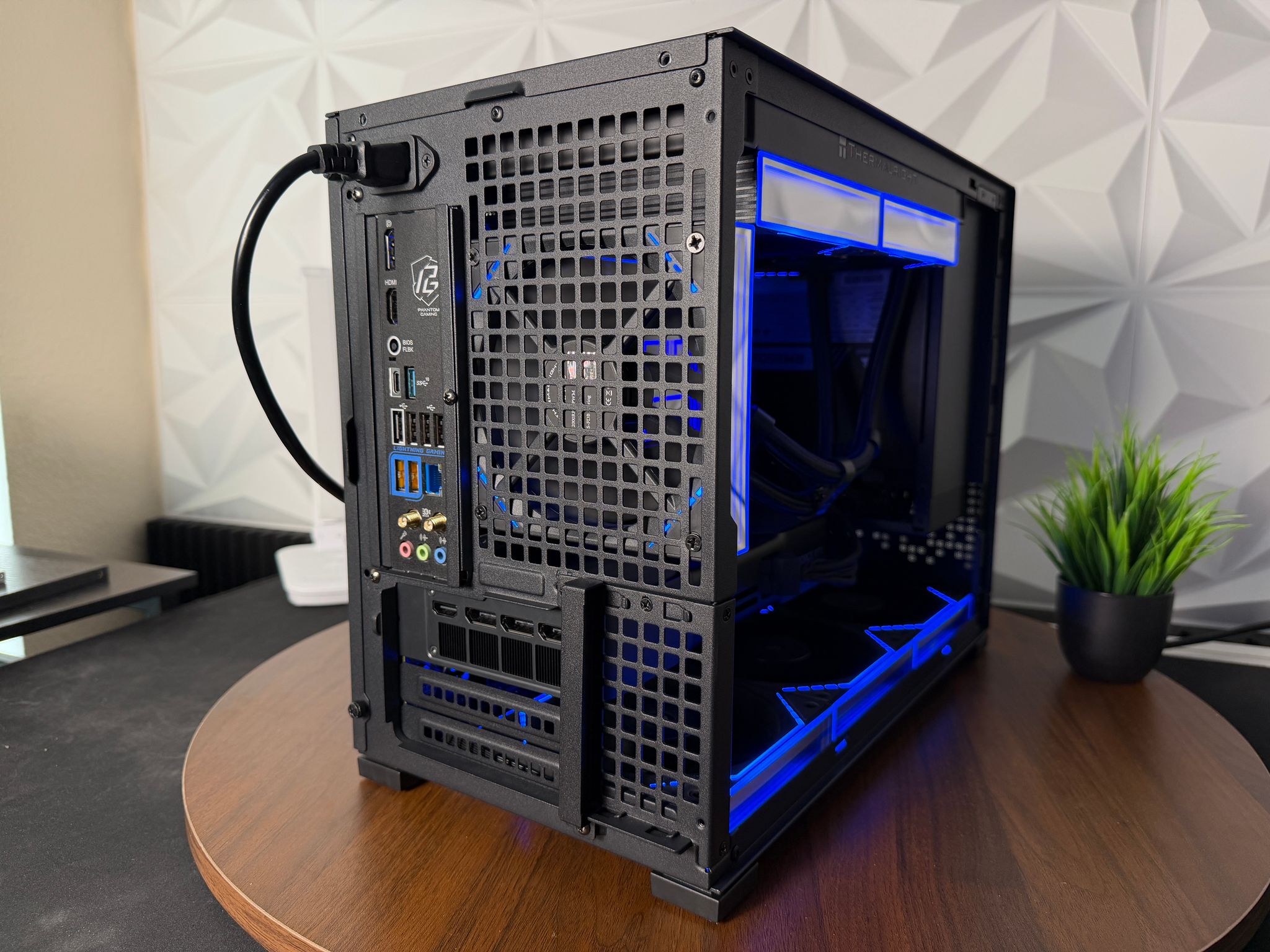 | RTX 5070 FE + Ryzen 7 7800X3D + 32GB Ram 6000Mhz CL-28 + 1Tb Nvme ssd