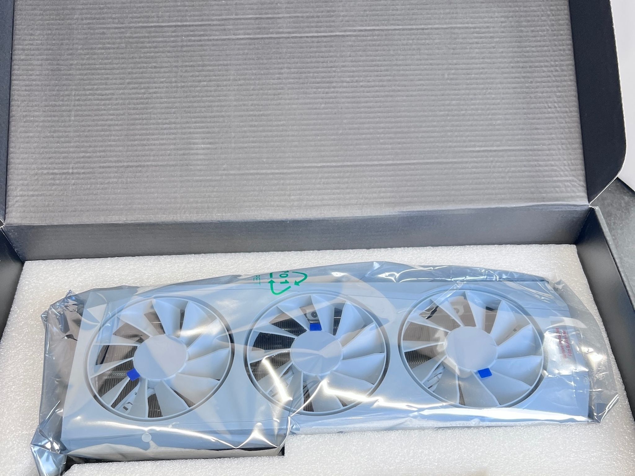 XFX Quicksilver RX 9070 XT White Pro Gaming Edition