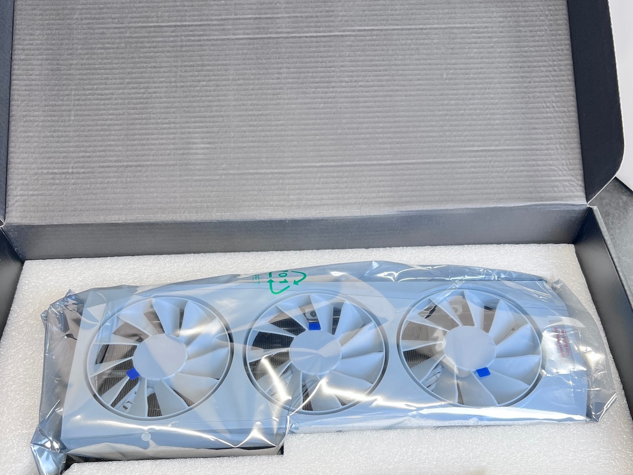 XFX Quicksilver RX 9070 XT White Pro Gaming Edition
