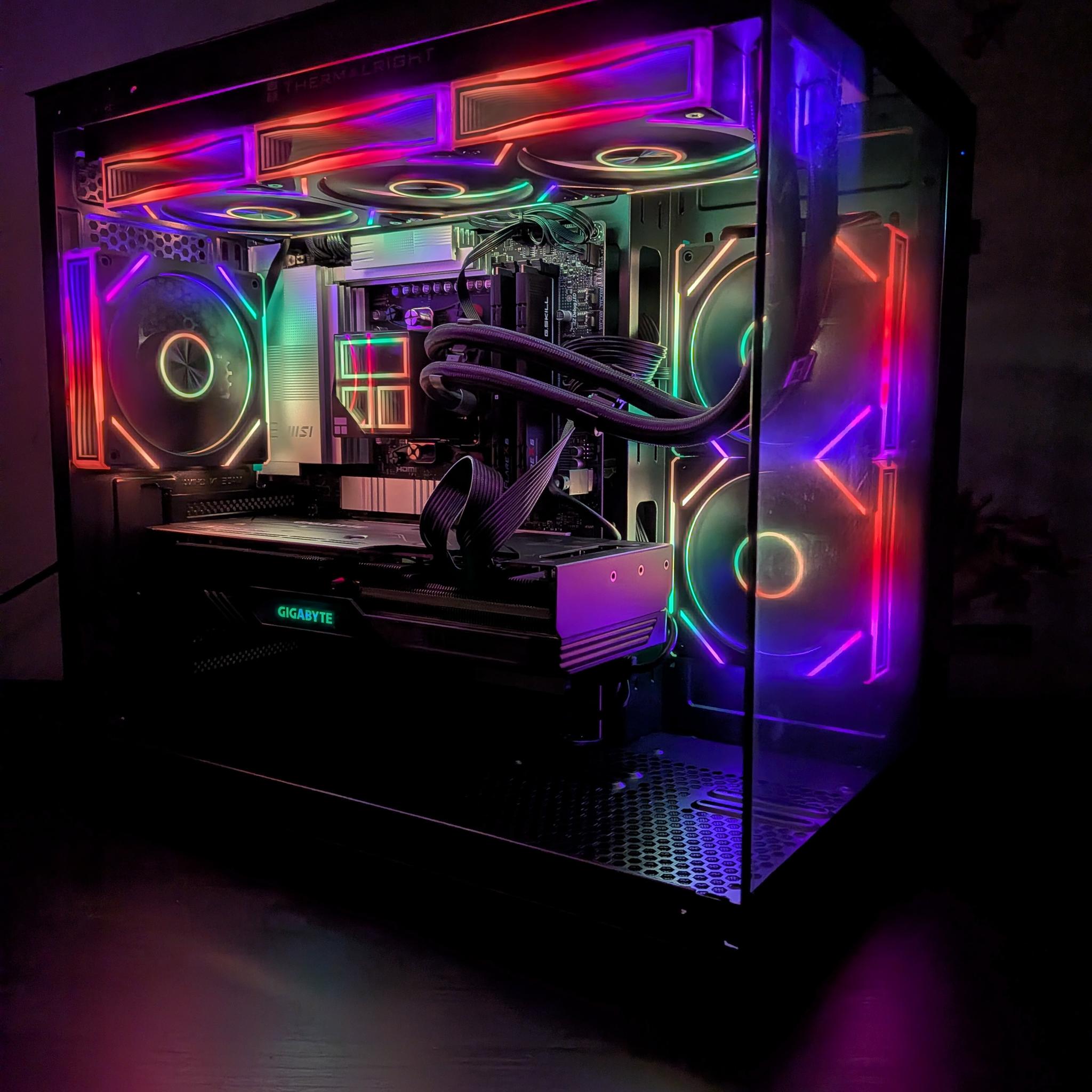 Ryzen 7 7700X | RX 7800 XT |  32 GB DDR5 | 1 TB | 650W