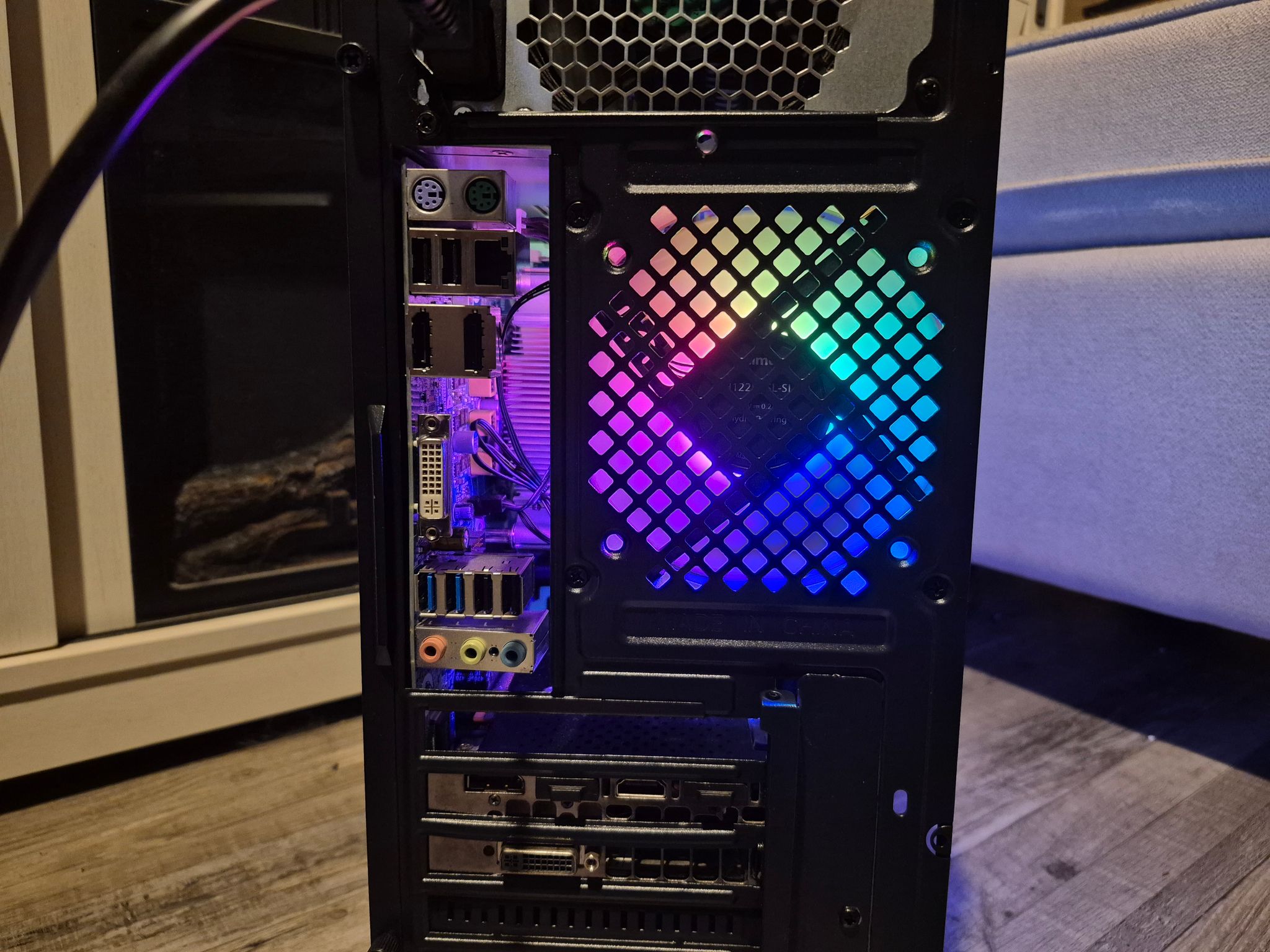 80 FPS Fortnite | i5-4570, 16GB RAM, GTX 960 4GB, 512GB SSD, Win10