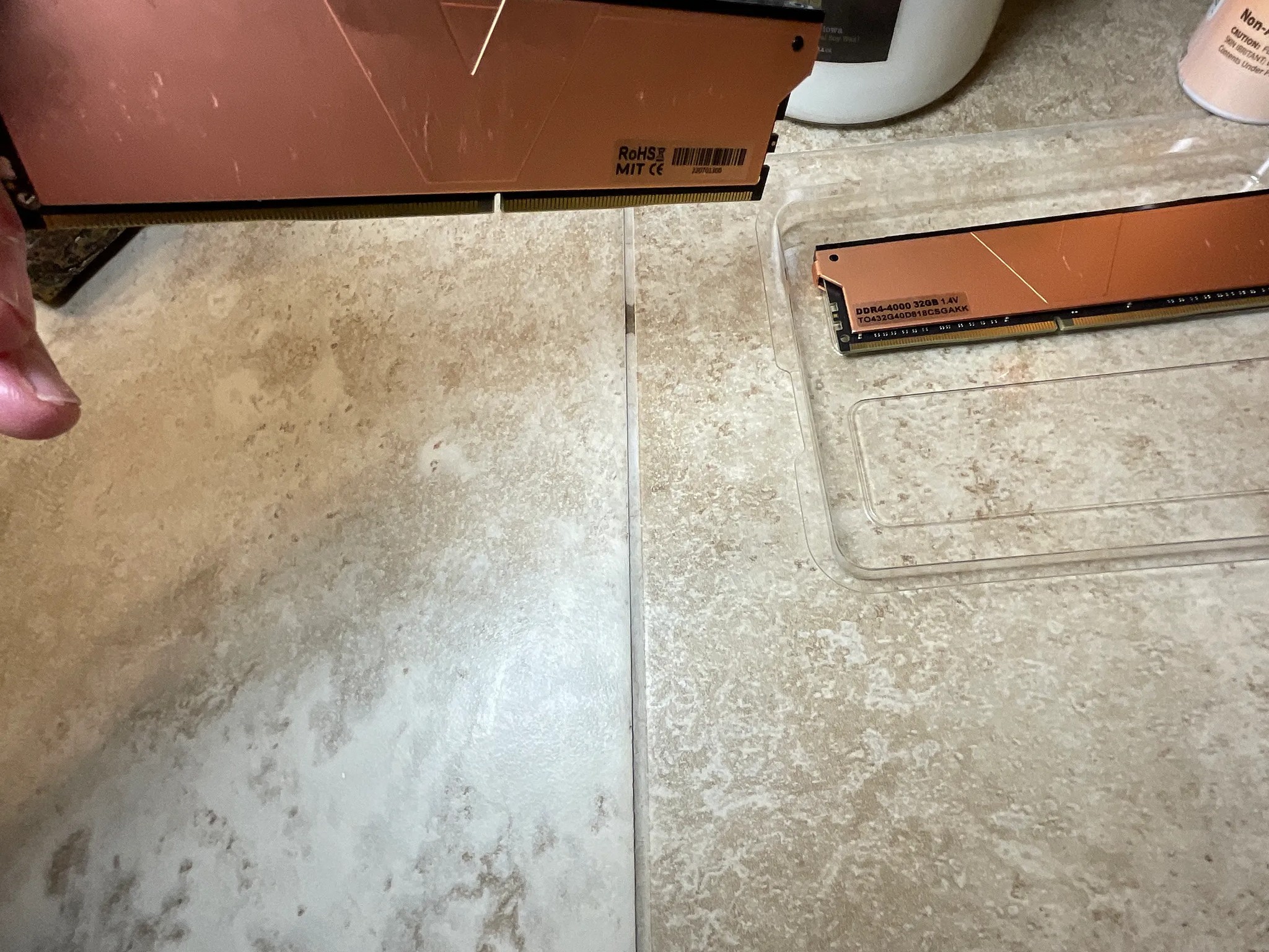 V-Color Skywalker Plus DDR4-4000 64GB (2 x 32) CL18-22-22-42 1.4V