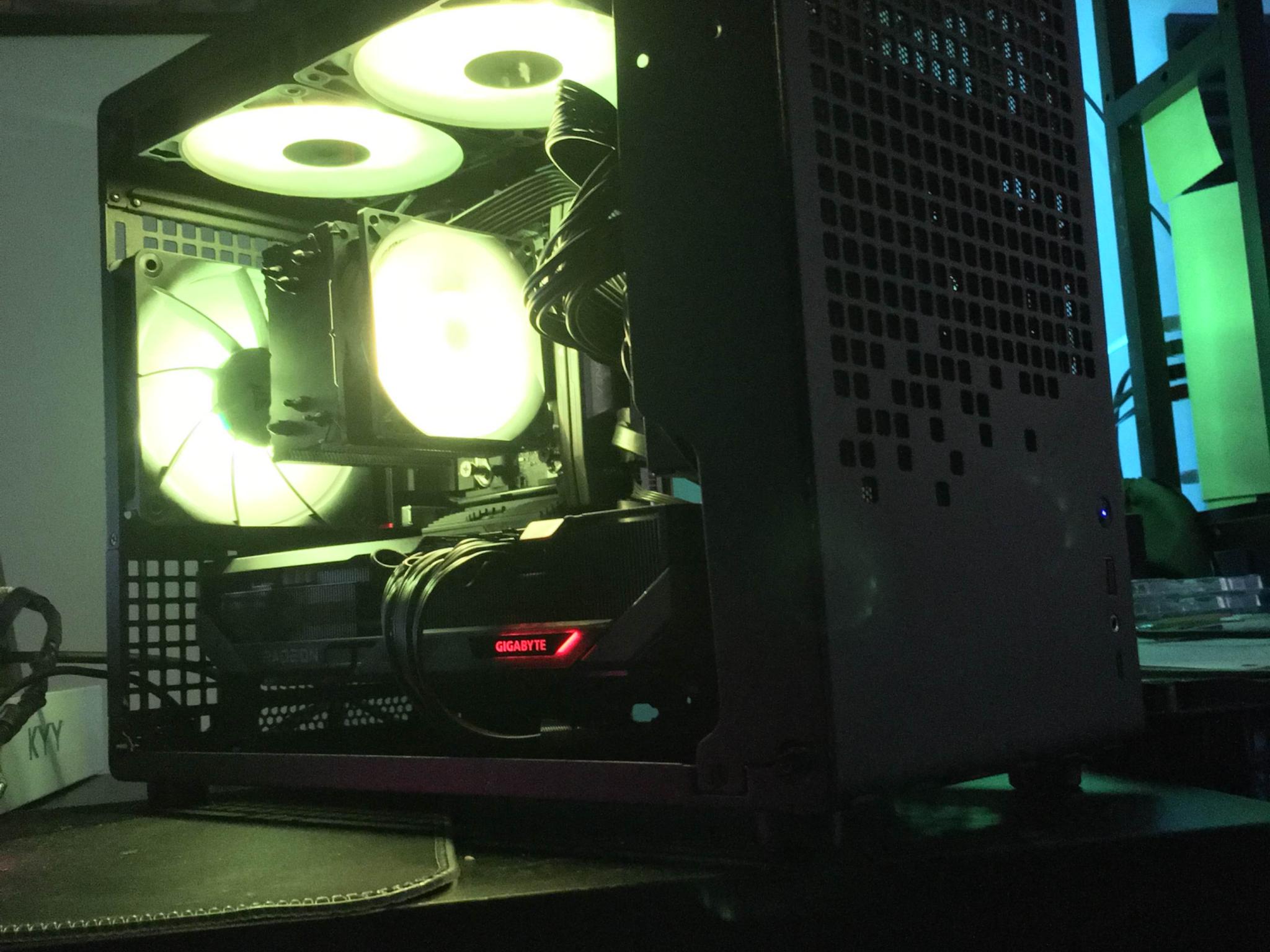 Z20 9800X3D x Giga 9070XT Gaming OC SFF