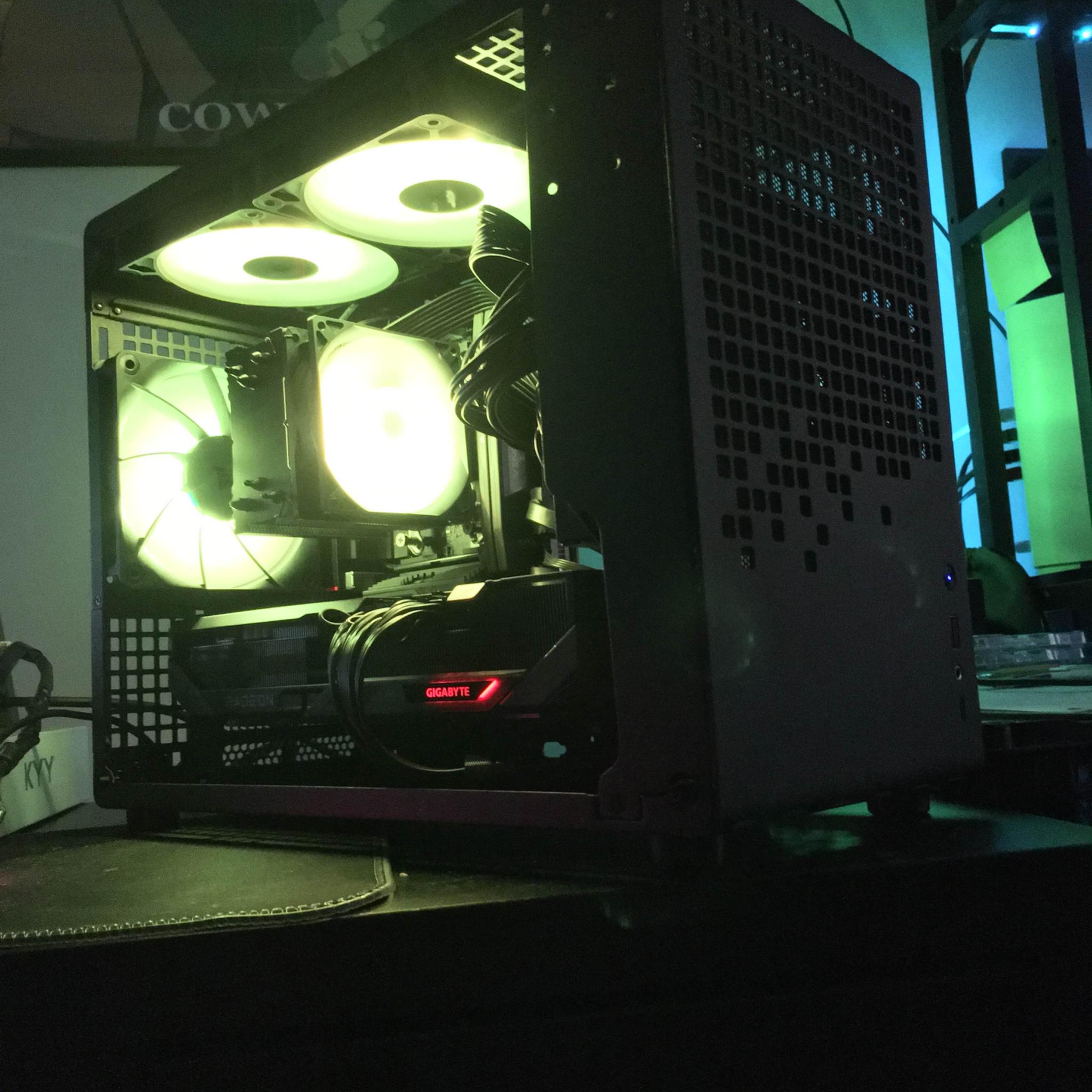 Z20 9800X3D x Giga 9070XT Gaming OC SFF