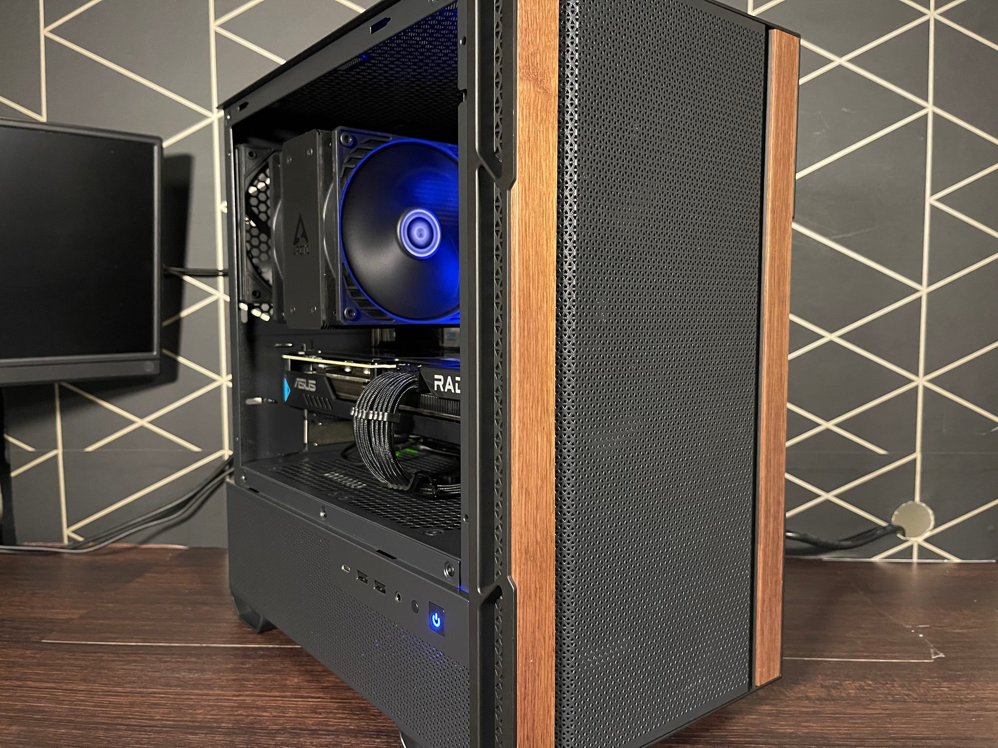 🌟NEW Mini Gaming PC/ RX 9070 GRE/ R7 5800X3D/ 32Gb RAM/ 1Tb NVMe/ Compact case🌟