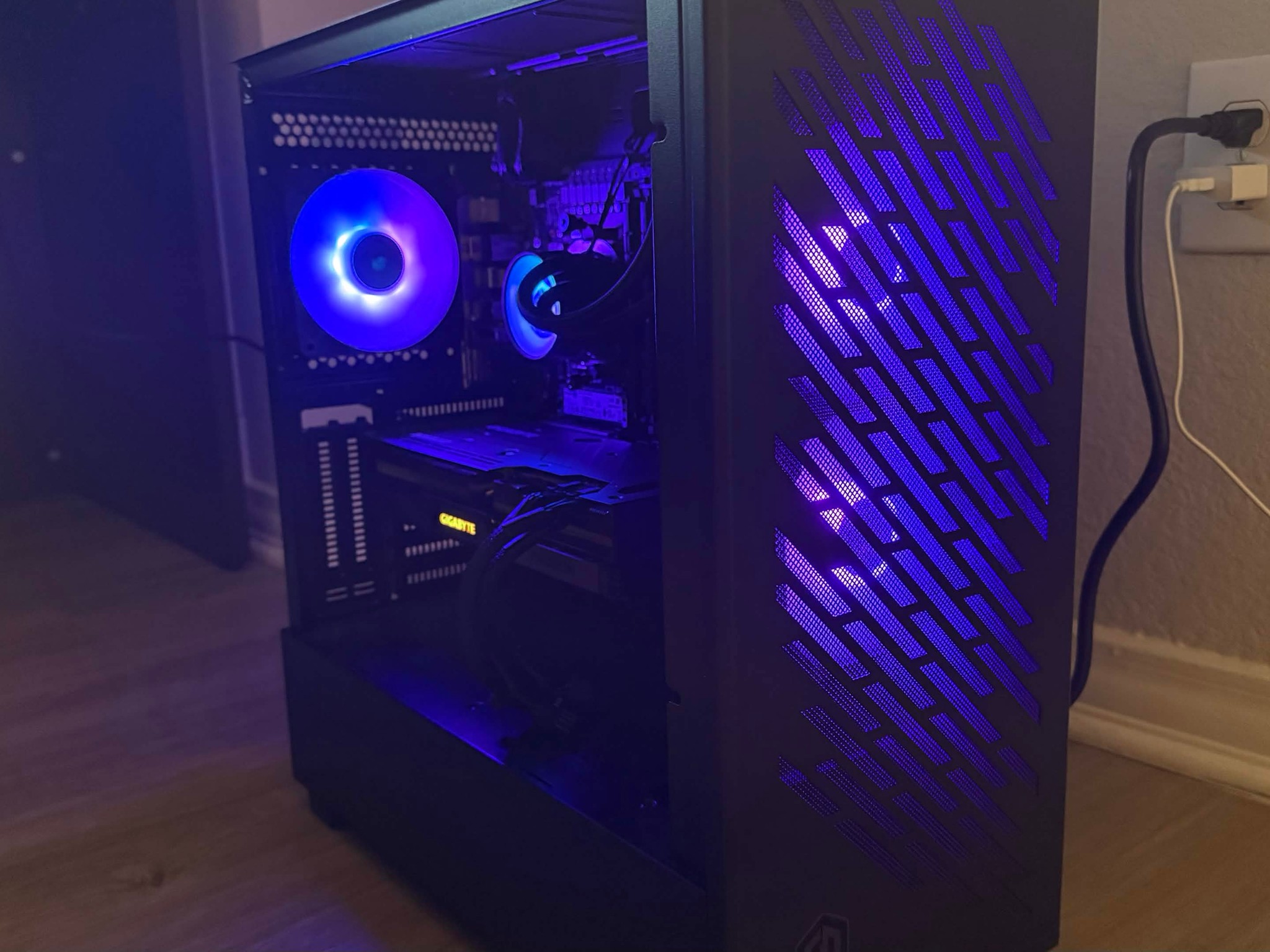 Mid-Range Gaming PC | RYZEN 7500X3D | 32GB DDR5 | 2TB NVMe | RX 7800XT | Windows 11 | WiFi + BT 5.3