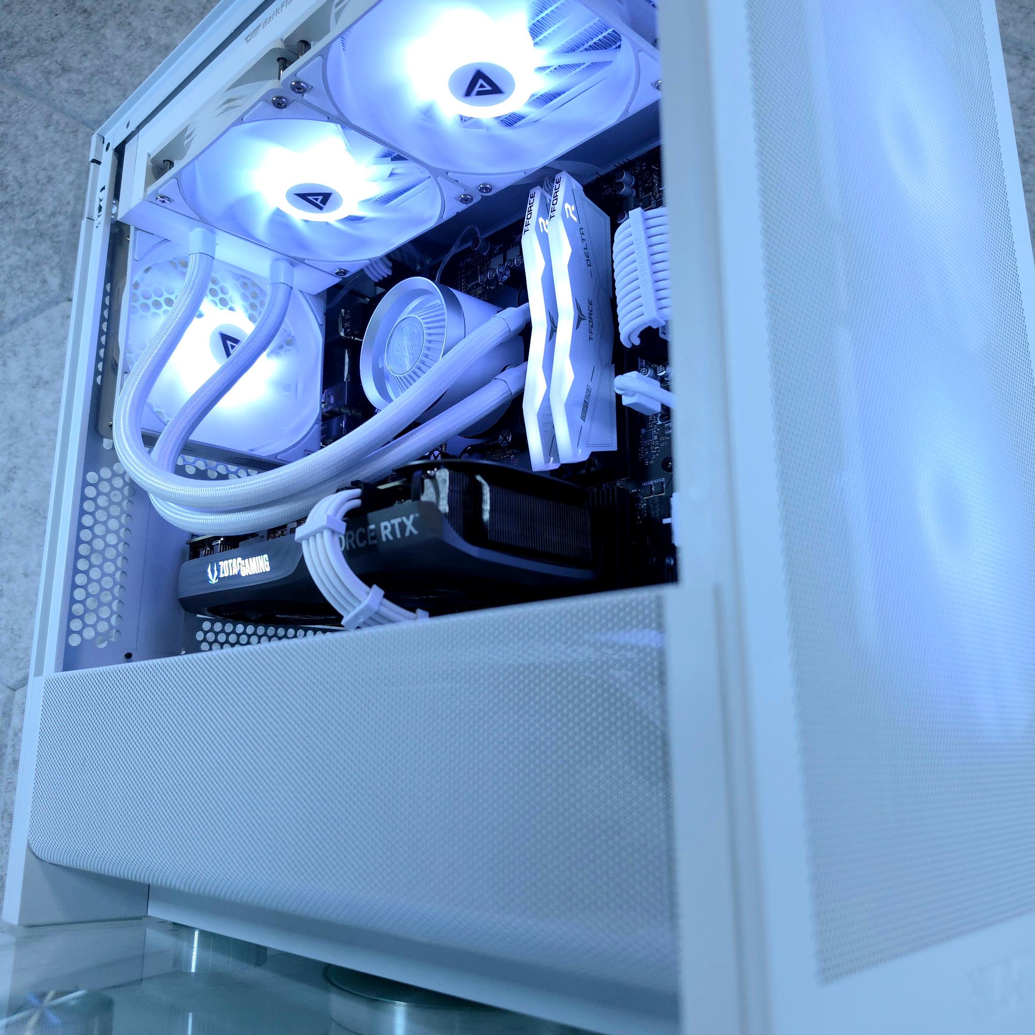 Zotac RTX 5070 🤍 Ryzen 7 8700F