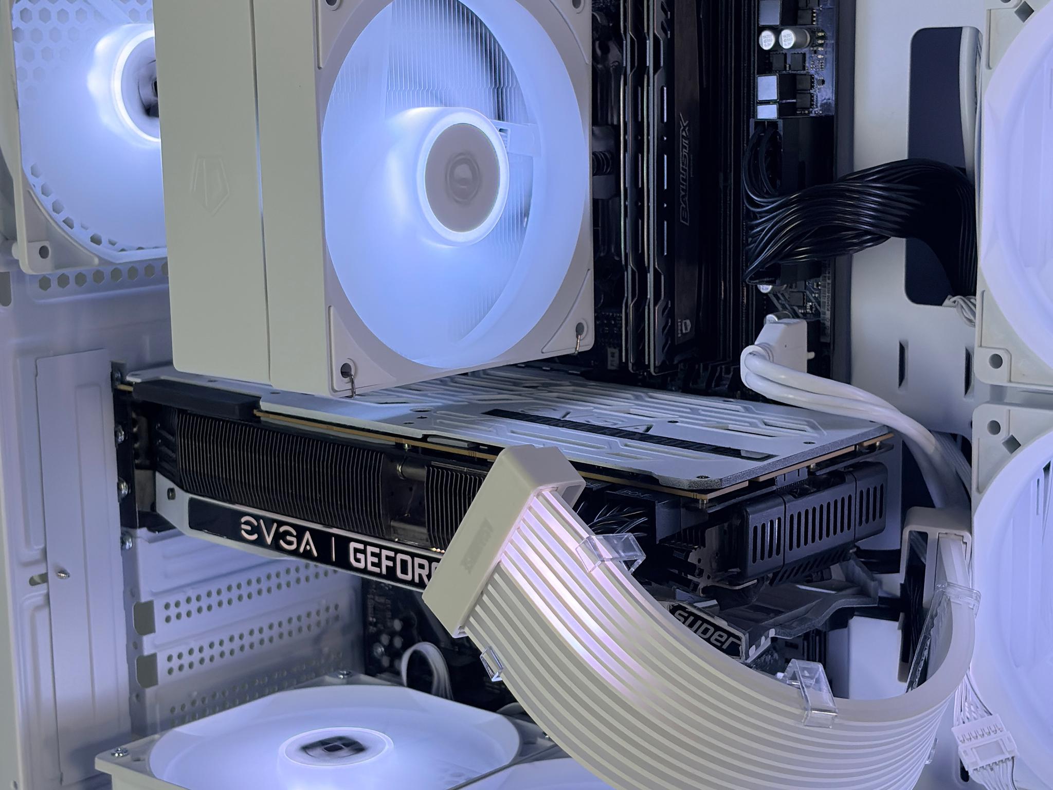 White Gaming PC Build / Ryzen 5 + 2070Super / SSD / Ready to play!