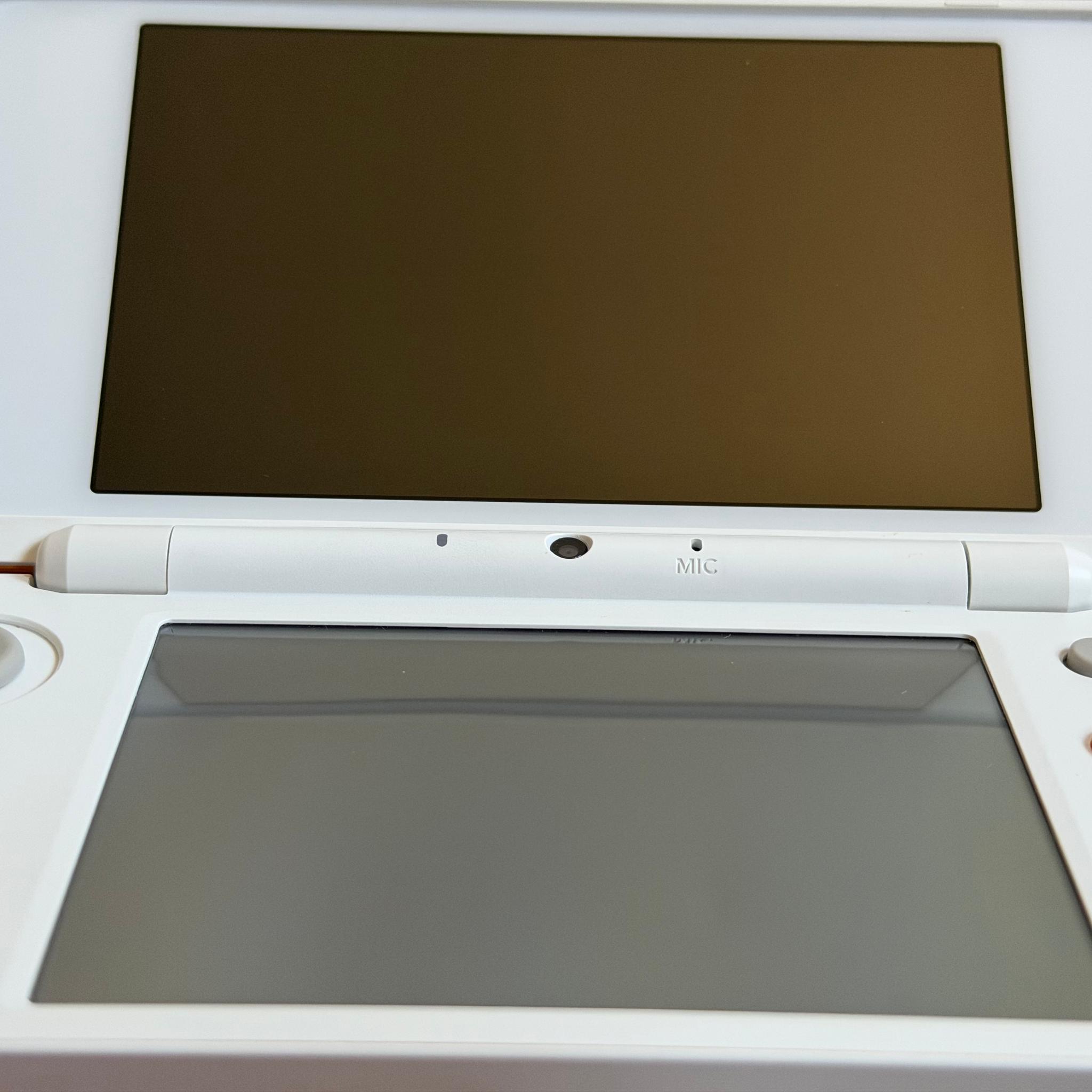 Nintendo 2DS XL – White/Orange ( Pristine Screens & Great Buttons!)