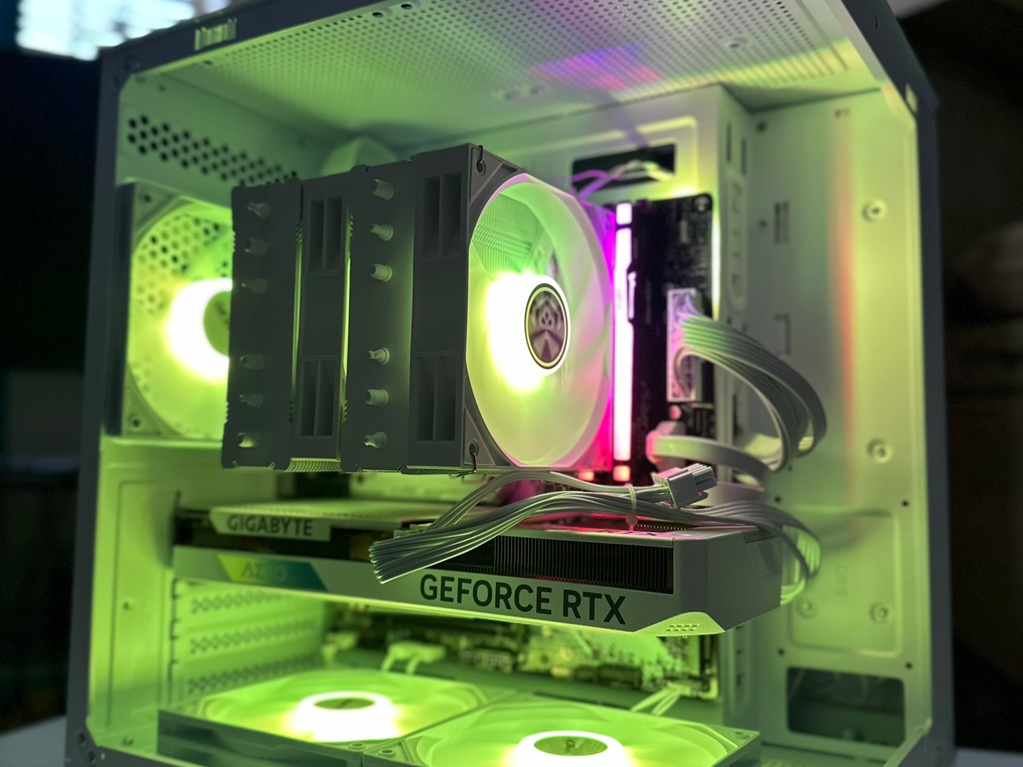 Ryzen 5 8400F / RTX 4060 / 512GB NVME / 16GB RAM
