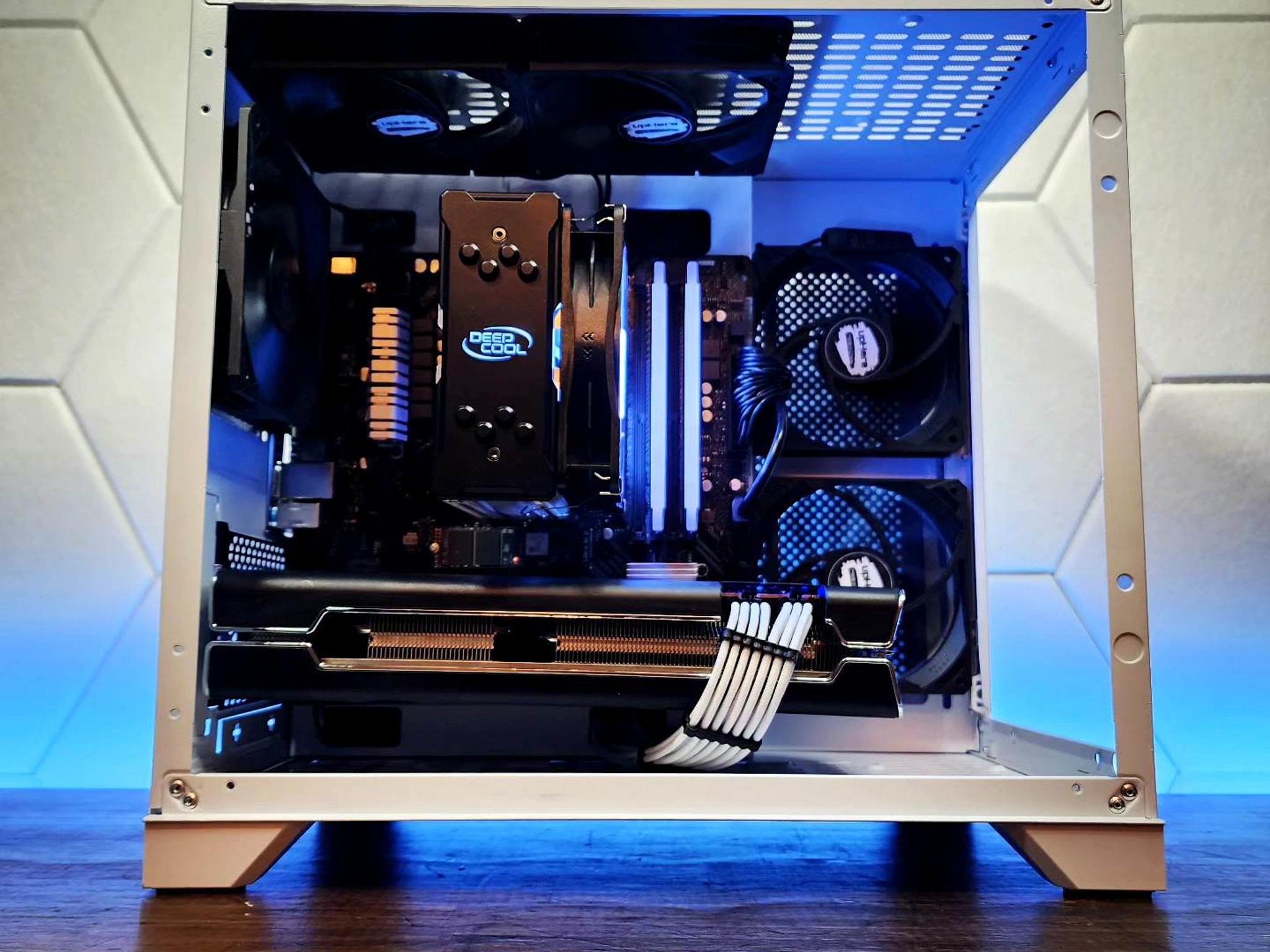 💙🤍 RX 5700XT // Ryzen 5 5600 // 16GB 3600MHz // 1TB NVMe Gen 3