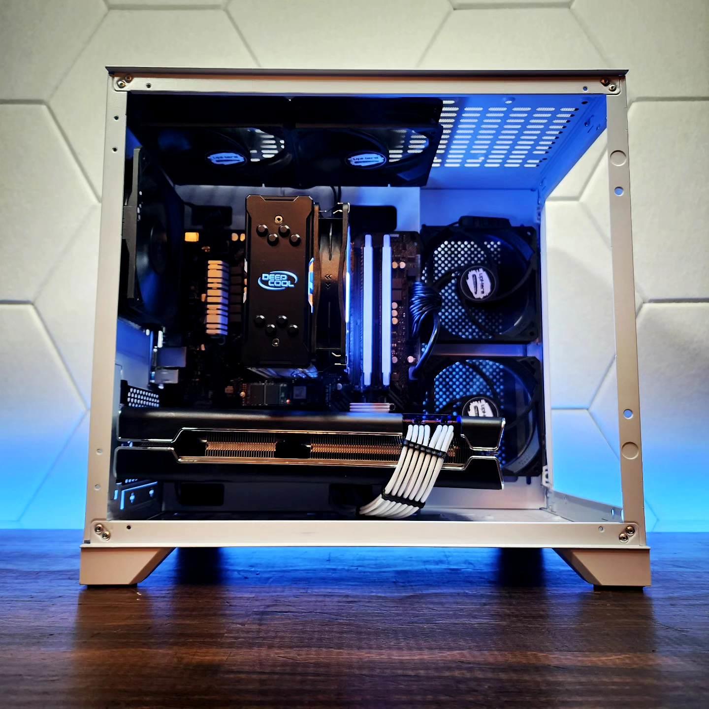💙🤍 RX 5700XT // Ryzen 5 5600 // 16GB 3600MHz // 1TB NVMe Gen 3
