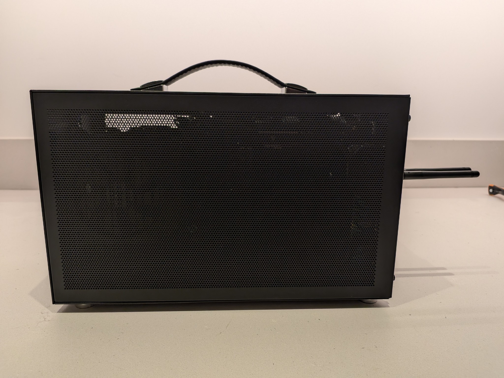 4K Chromax Lunchbox - RX 9070, Intel Core i7 14700K, 2 TB Gen 4 NVME, 32 GB DDR5 RAM,