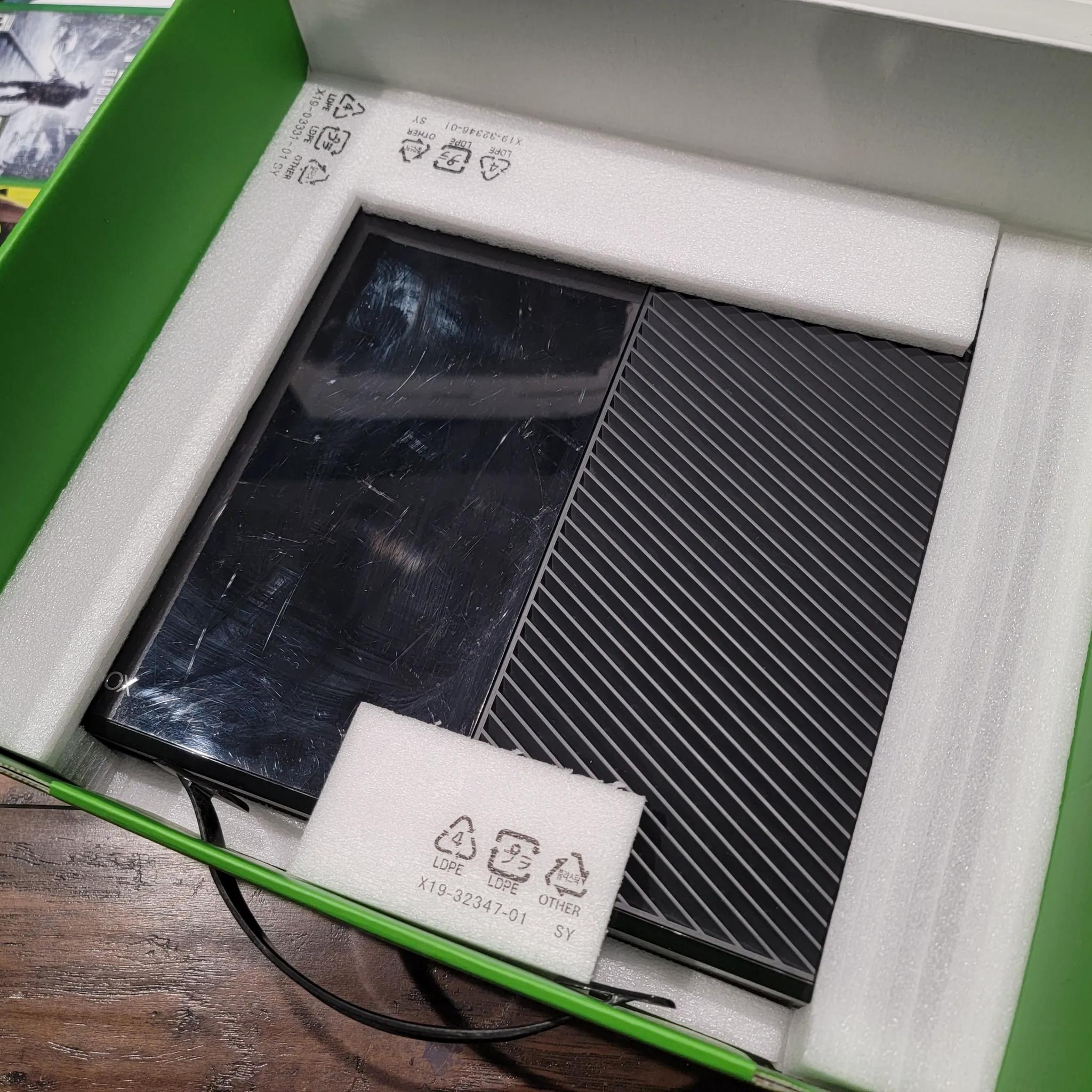 Xbox one with elite series 1 controller and 8 games