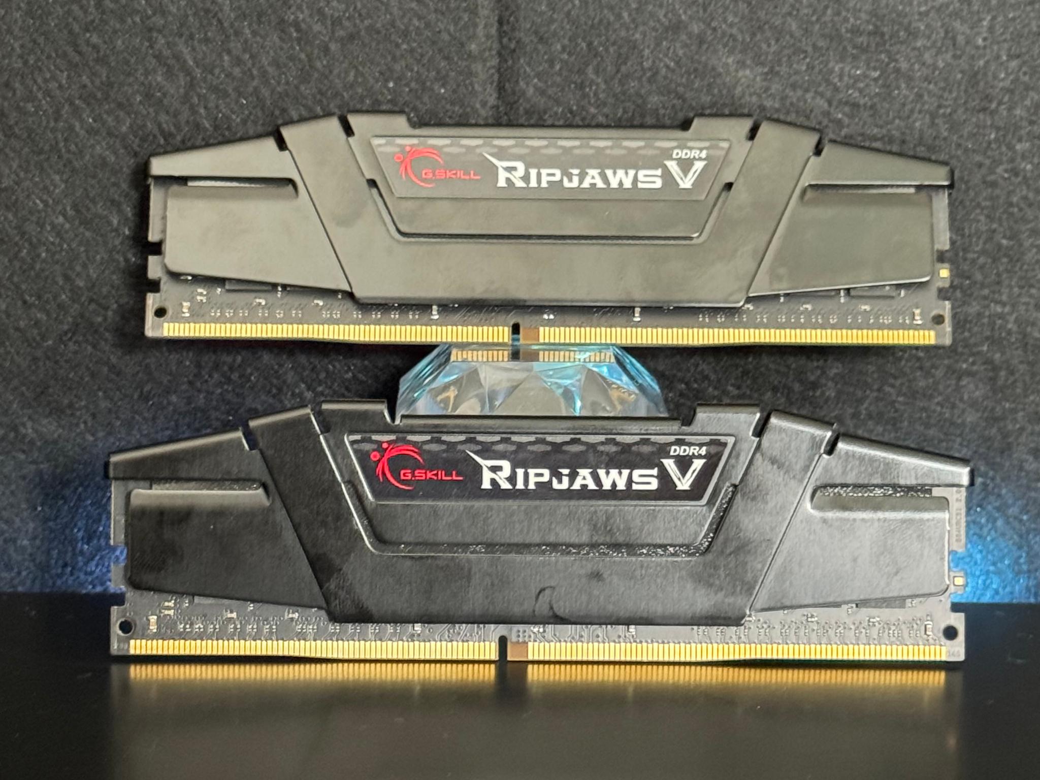 GSKILL RipJaws DDR4 (2 X 16GB)