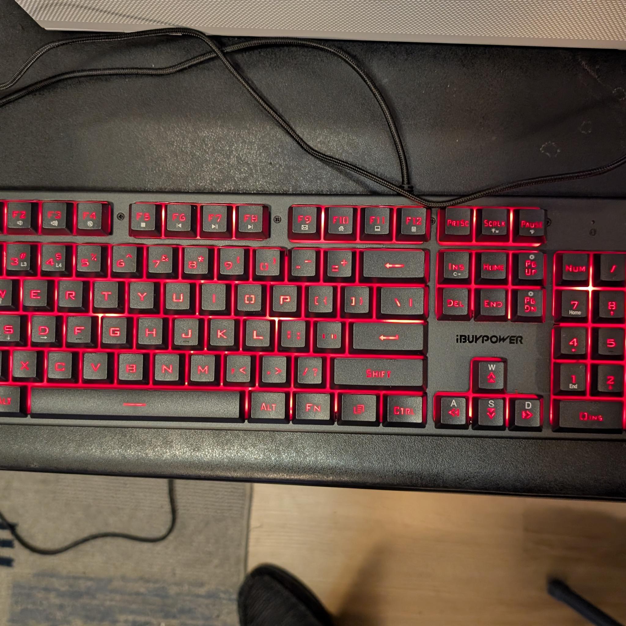 White Tempered Glass Ryzen 7 7700X 8-core RTX 3060 12GB 32GB DDR5