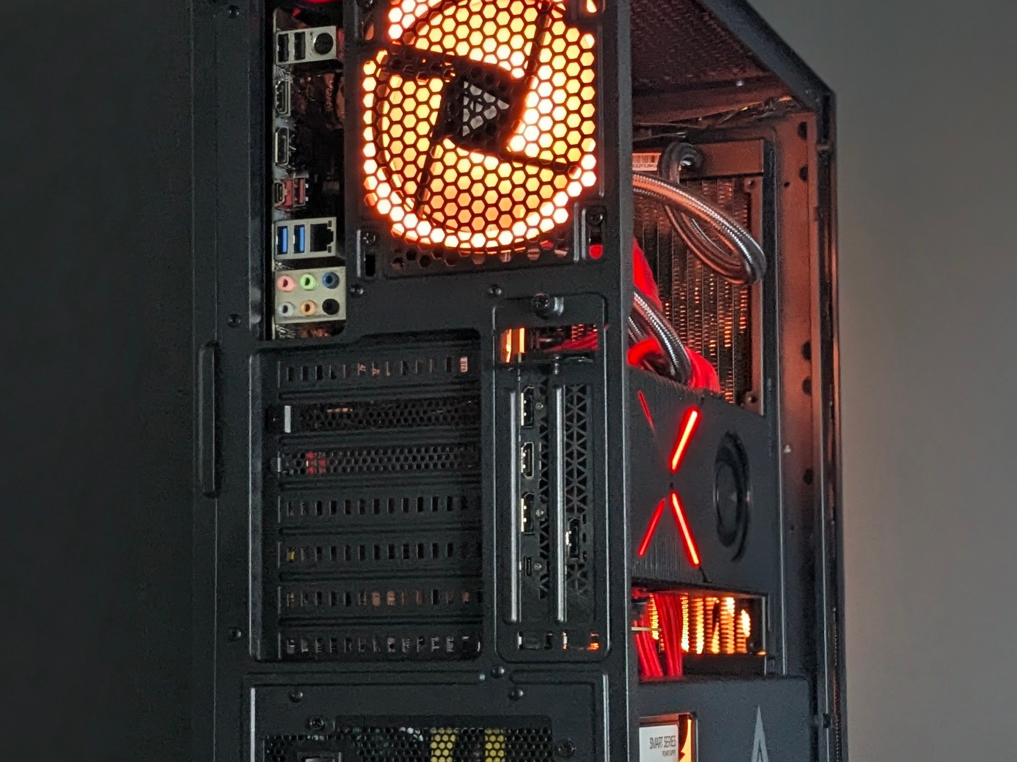 "Red Veins" 🔴RTX 2080(FE)🔴I5 11600k@4.9GHz🔴16GB RAM🔴1.2TB SSD/HDD🔴Windows 11 Pro✅