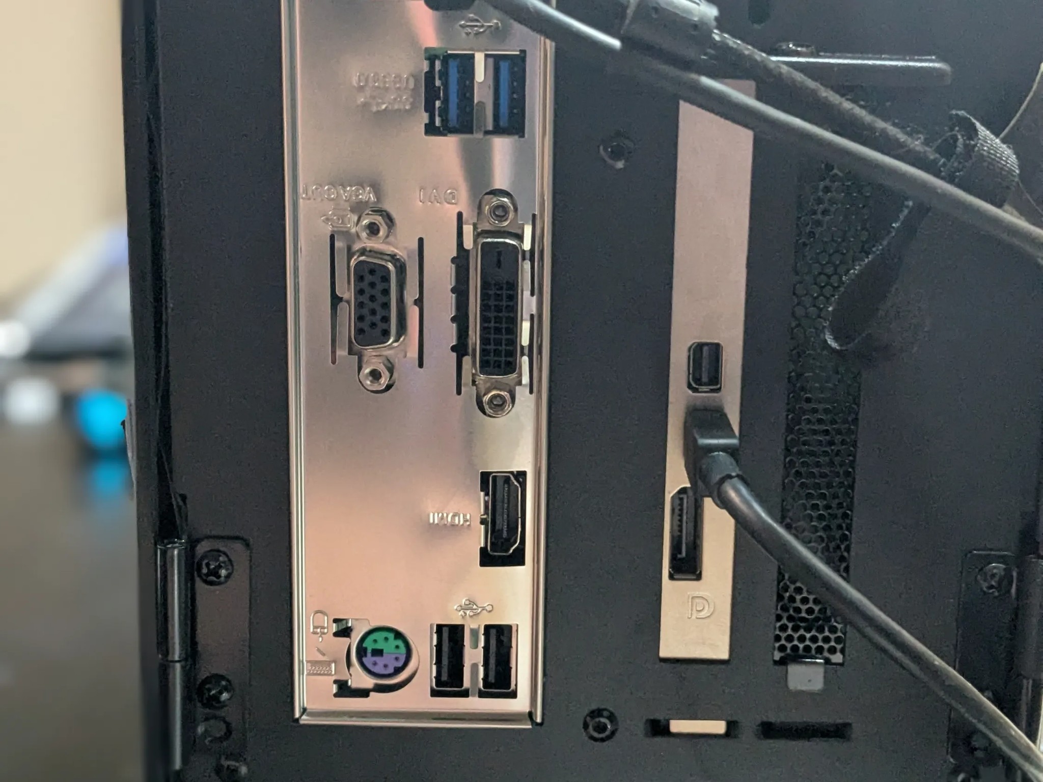 Scratch and Dent | 80 FPS Fortnite | Windows 11, i5-6600, RX 550 4GB, 16GB RAM, 480GB SSD, Wifi