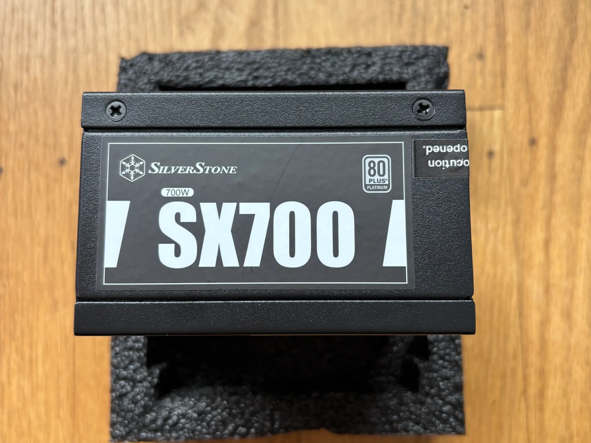 700W 80+ Platinum SFX PSU with all its cables