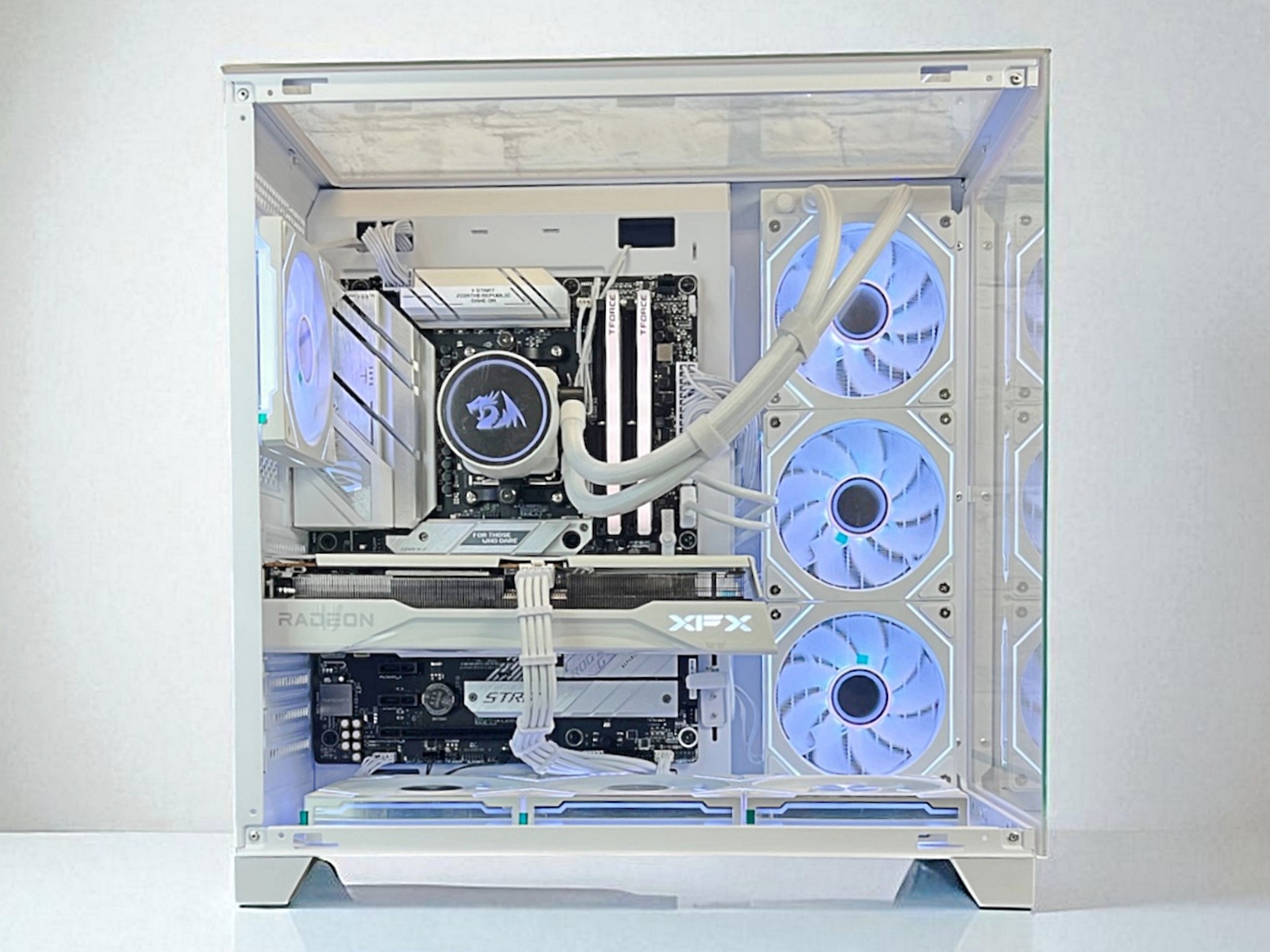 Liquid Cooled AMD RX 9060 XT 16GB Ryzen 5 8400F 16GB DDR5 1 TB M.2 Gaming PC