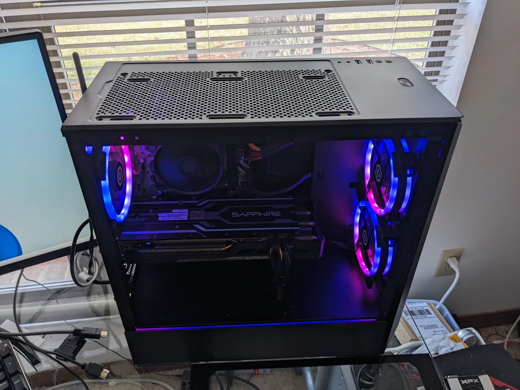 Phanteks, Win11, Ryzen 3100, 32gb ddr4-3200, R9 390 8gb GPU, SSD+HDD, BT+WiFi