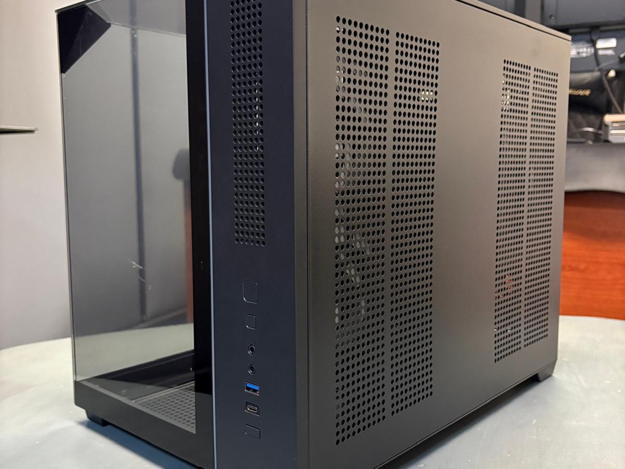 NEW – Skytech Gaming CRYSTAL Case with Gigabyte B650M C V3 DDR5 Motherboards & 650W Gold Gamdias PSU