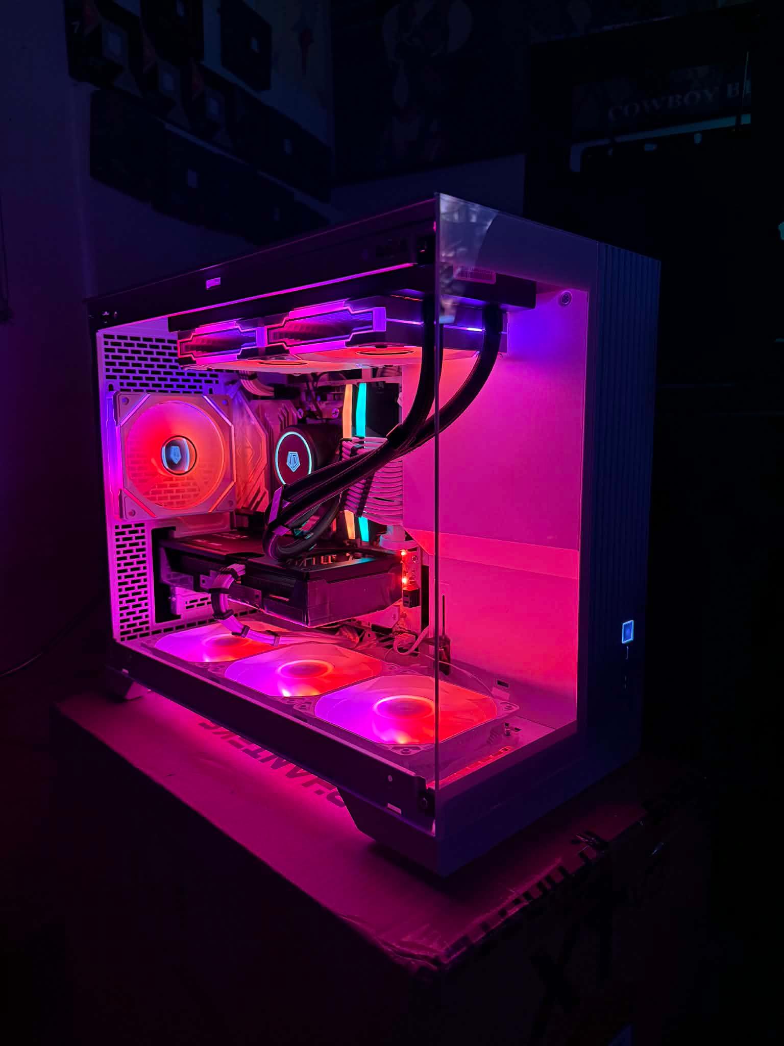 Phanteks XT V3 White || 7800X3D || RX 9060 XT 16GB
