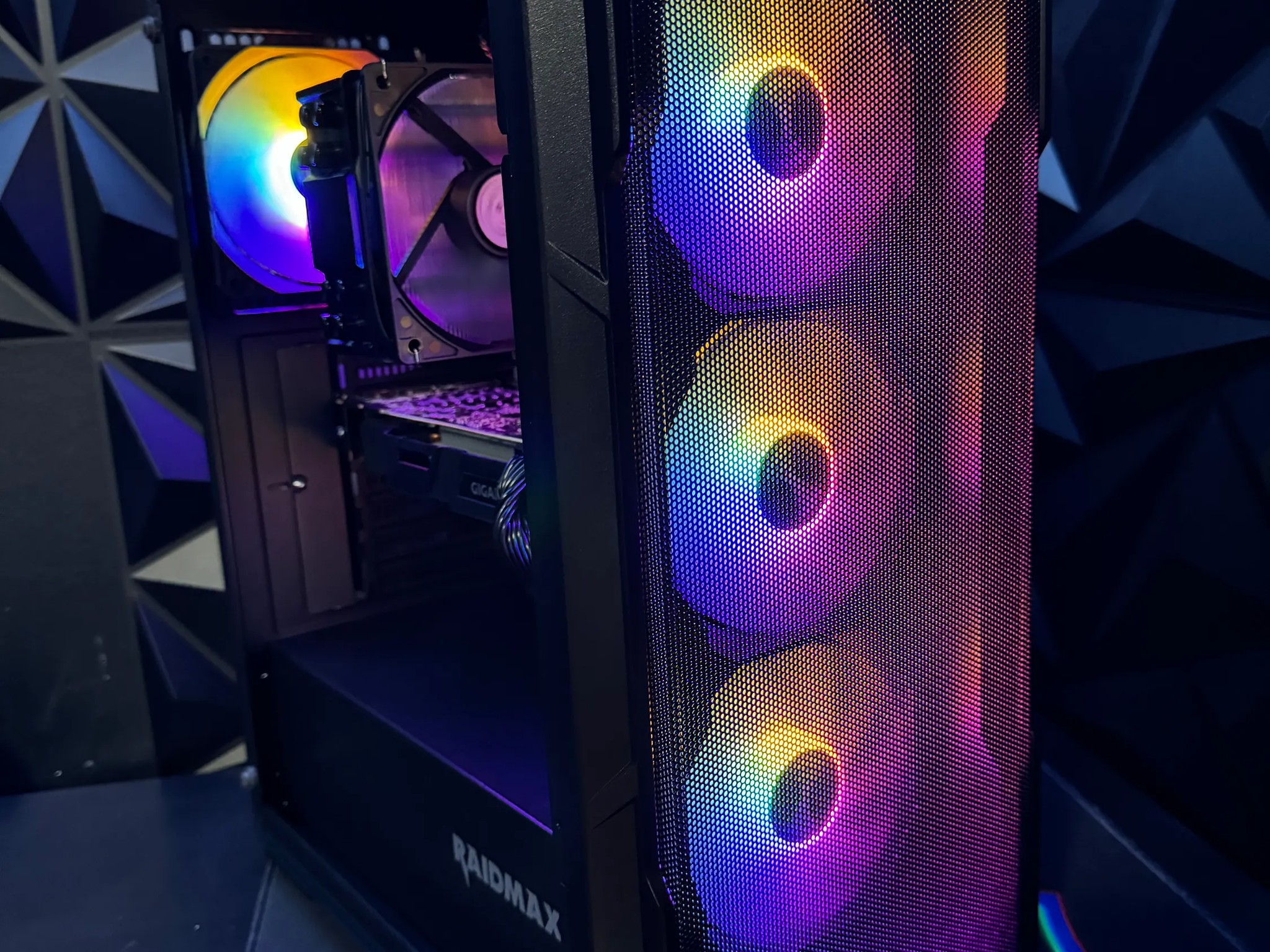 💸Tusker Budget Gamer 💸| i5 8500| GTX 1070| 16 GB DDR4| Build 8570