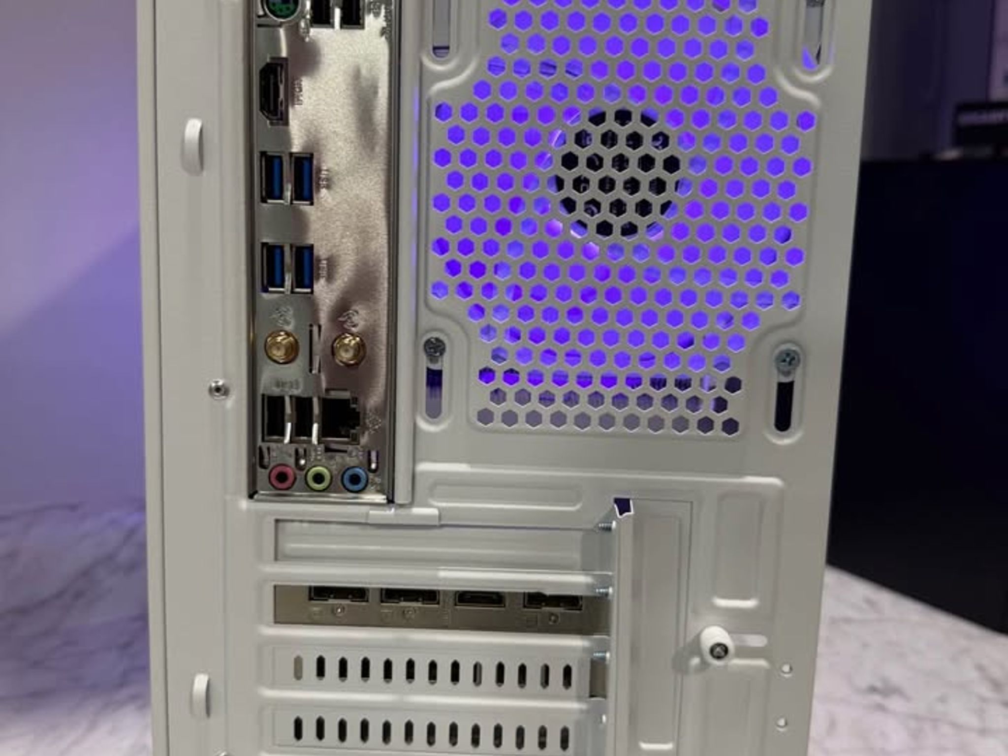 GAMING PC - RTX 2060 6GB - Ryzen 7 2700X - 16GB RAM - 1TB NVME