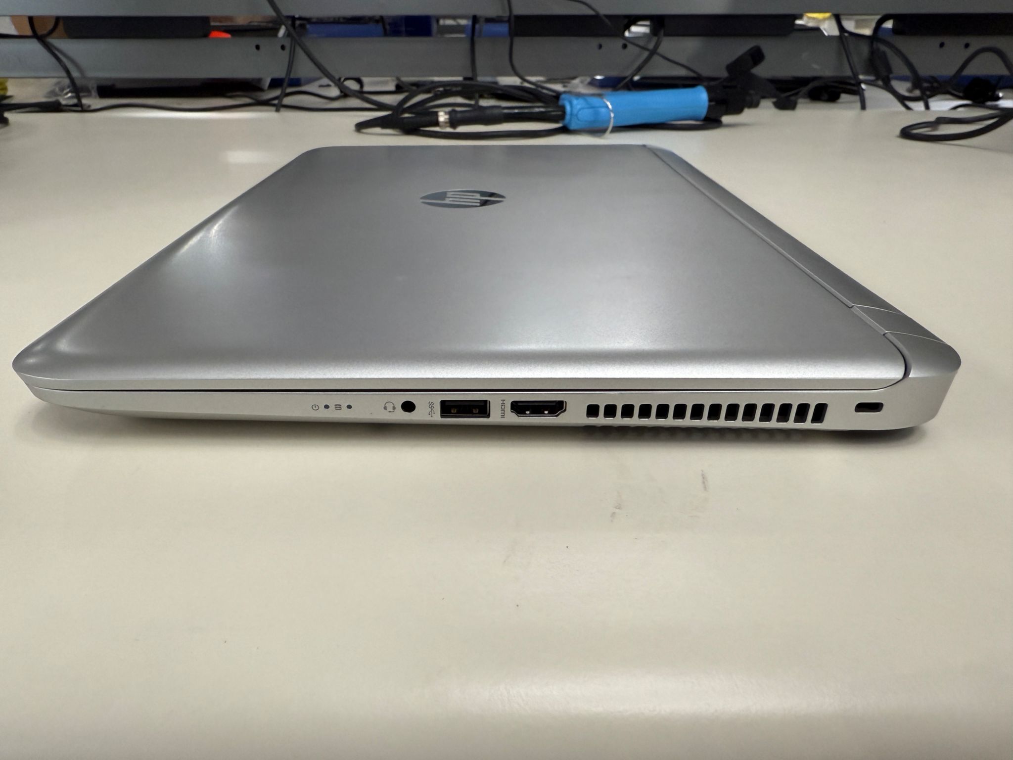 HP Pavilion- A8-7410+Radeon R5+8GB Ram+256 SSD+W10