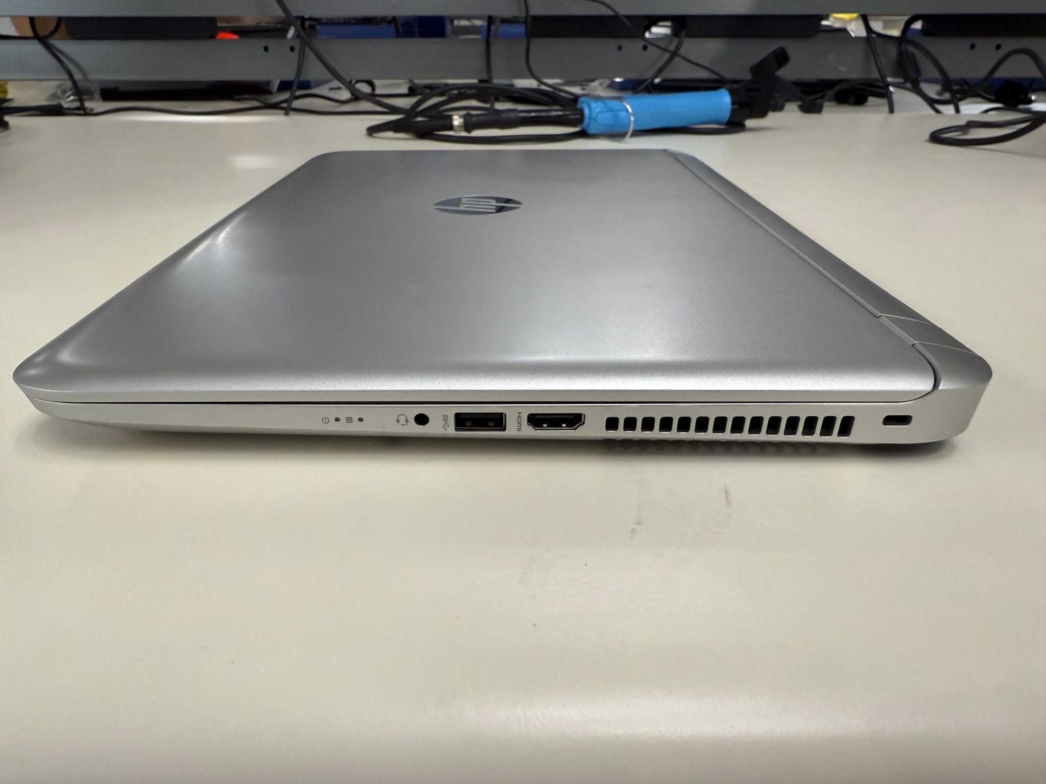 HP Pavilion- A8-7410+Radeon R5+8GB Ram+256 SSD+W10