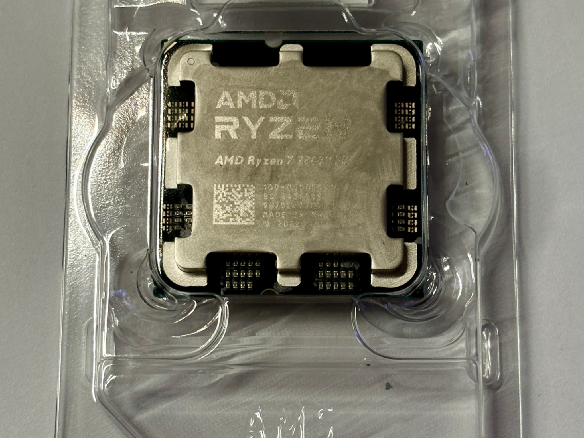 AMD Ryzen 7 7800X3D - lightly used and mounted once