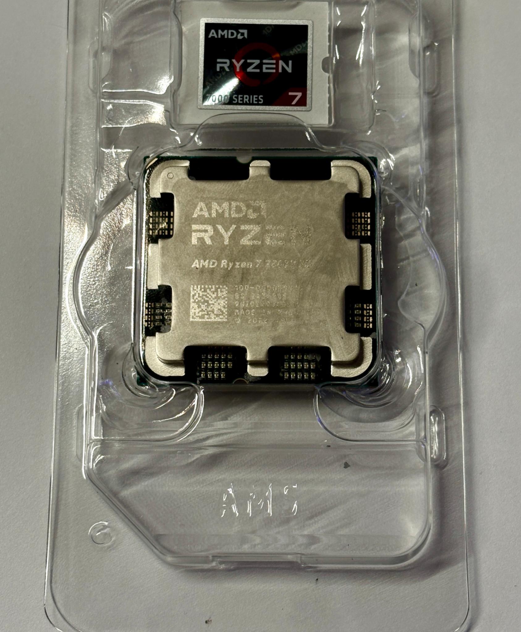 AMD Ryzen 7 7800X3D - lightly used and mounted once