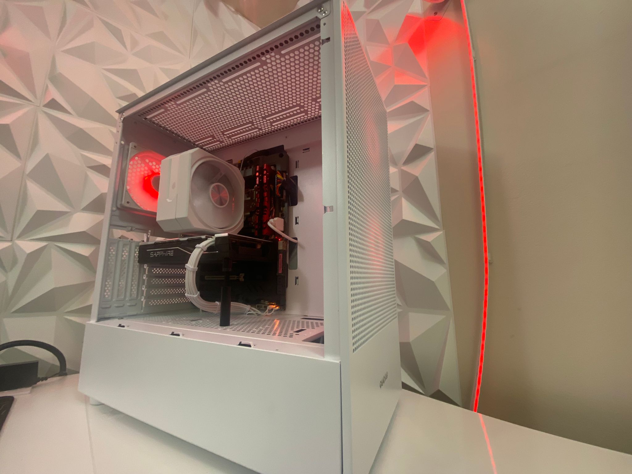 White RGB Gaming PC | RX 580 8GB | intel i7 5820K | 512GB SSD | 16GB RAM | WiFi & Bluetooth