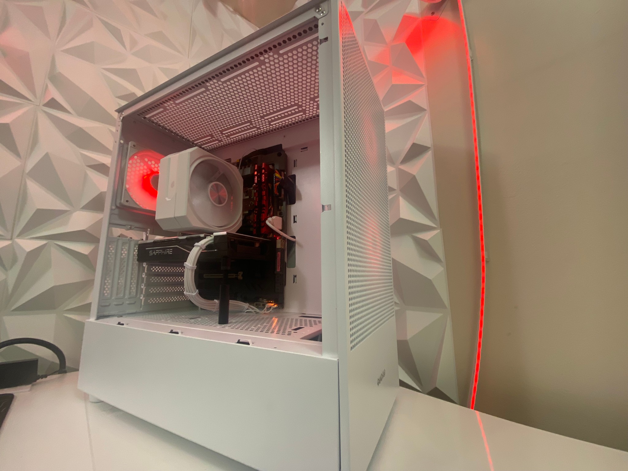 White RGB Gaming PC | RX 580 8GB | intel i7 5820K | 512GB SSD | 16GB RAM | WiFi & Bluetooth