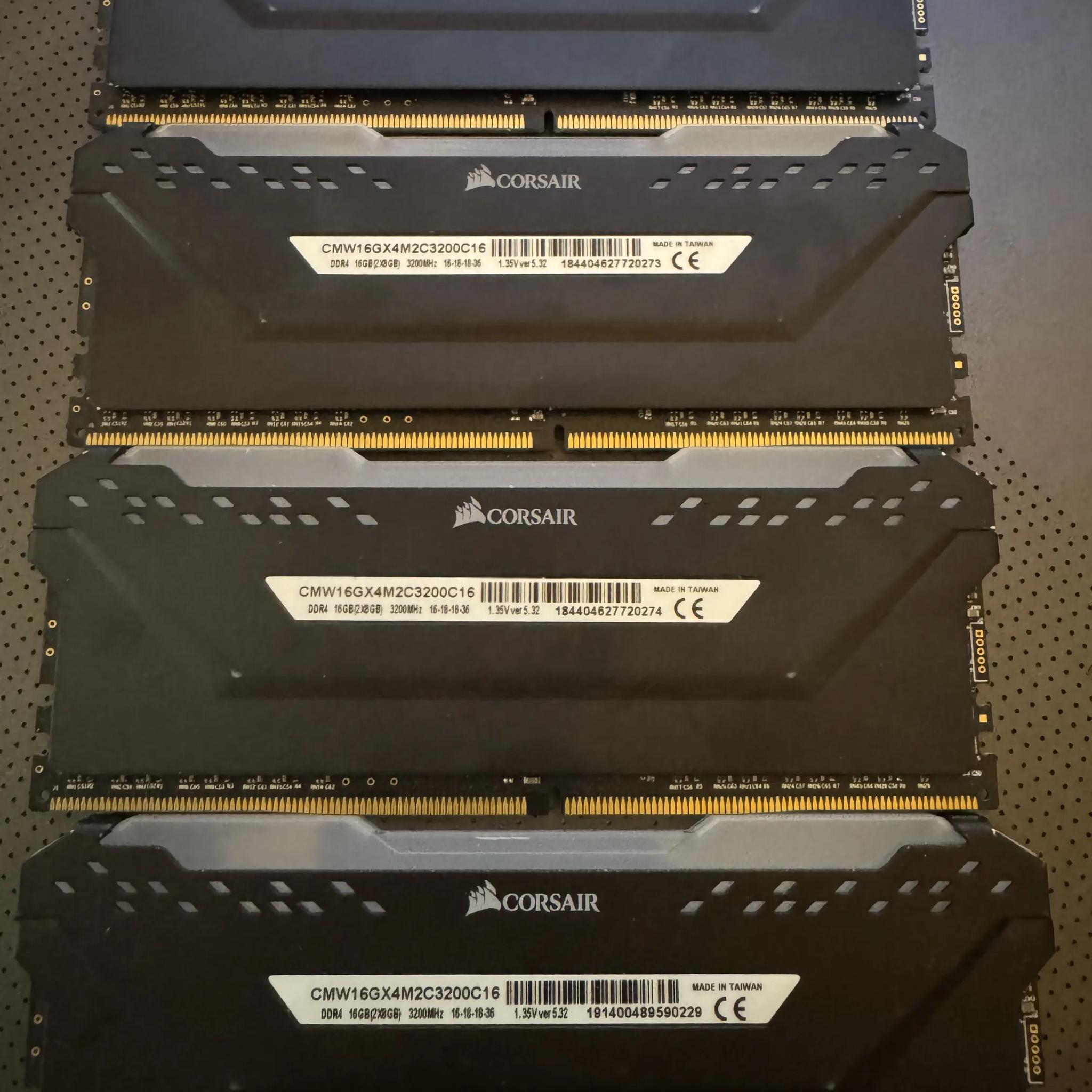 32gb (4x8gb) Corsair Vengeance Pro RGB ddr4 3200mhz (Black) - Used Like New