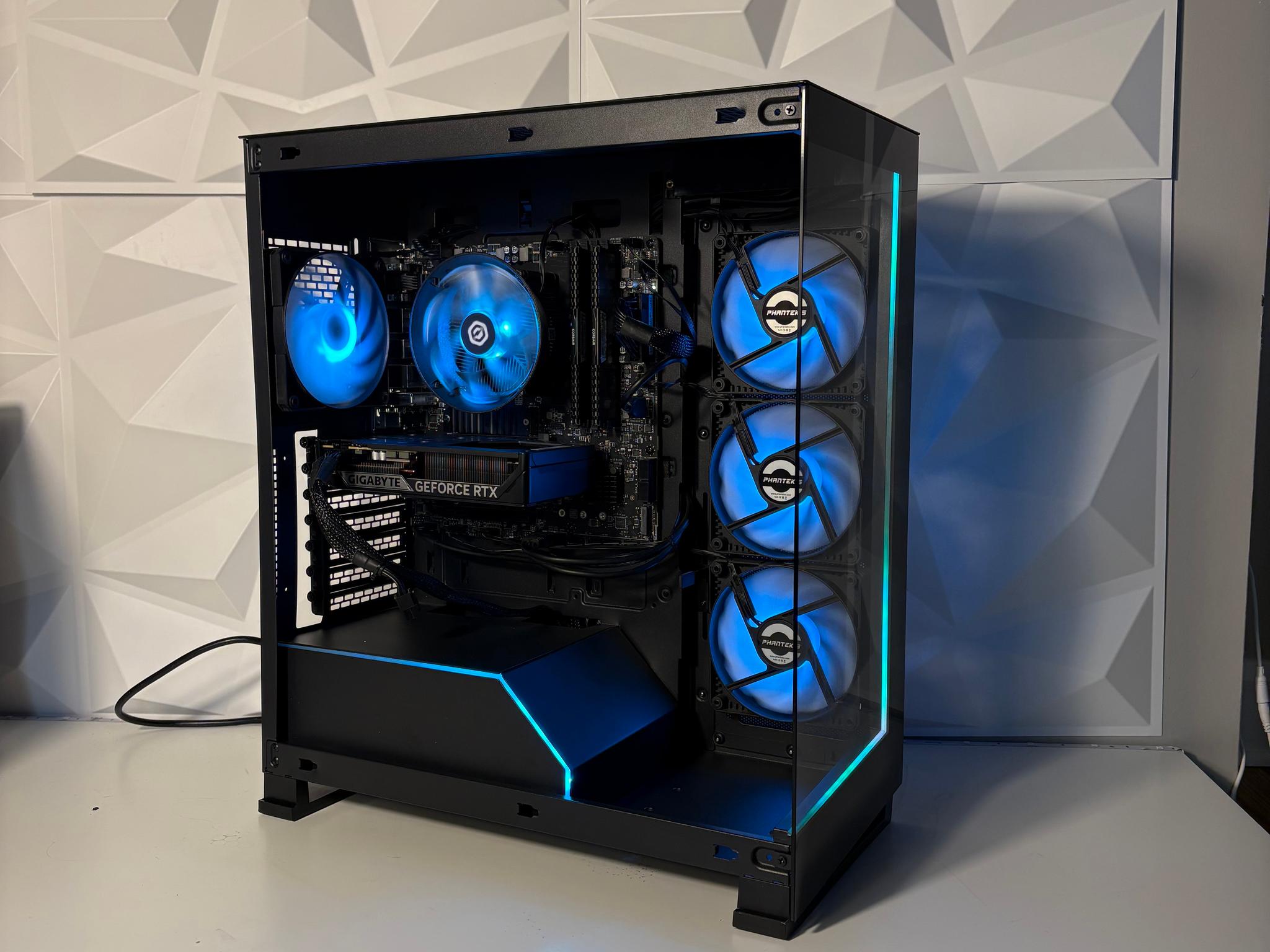 //Frost// Gaming PC - RTX 5060, Ryzen 5 5500, 32GB, 1TB - RGB, Wi-Fi, Bluetooth (By EXT PCs)