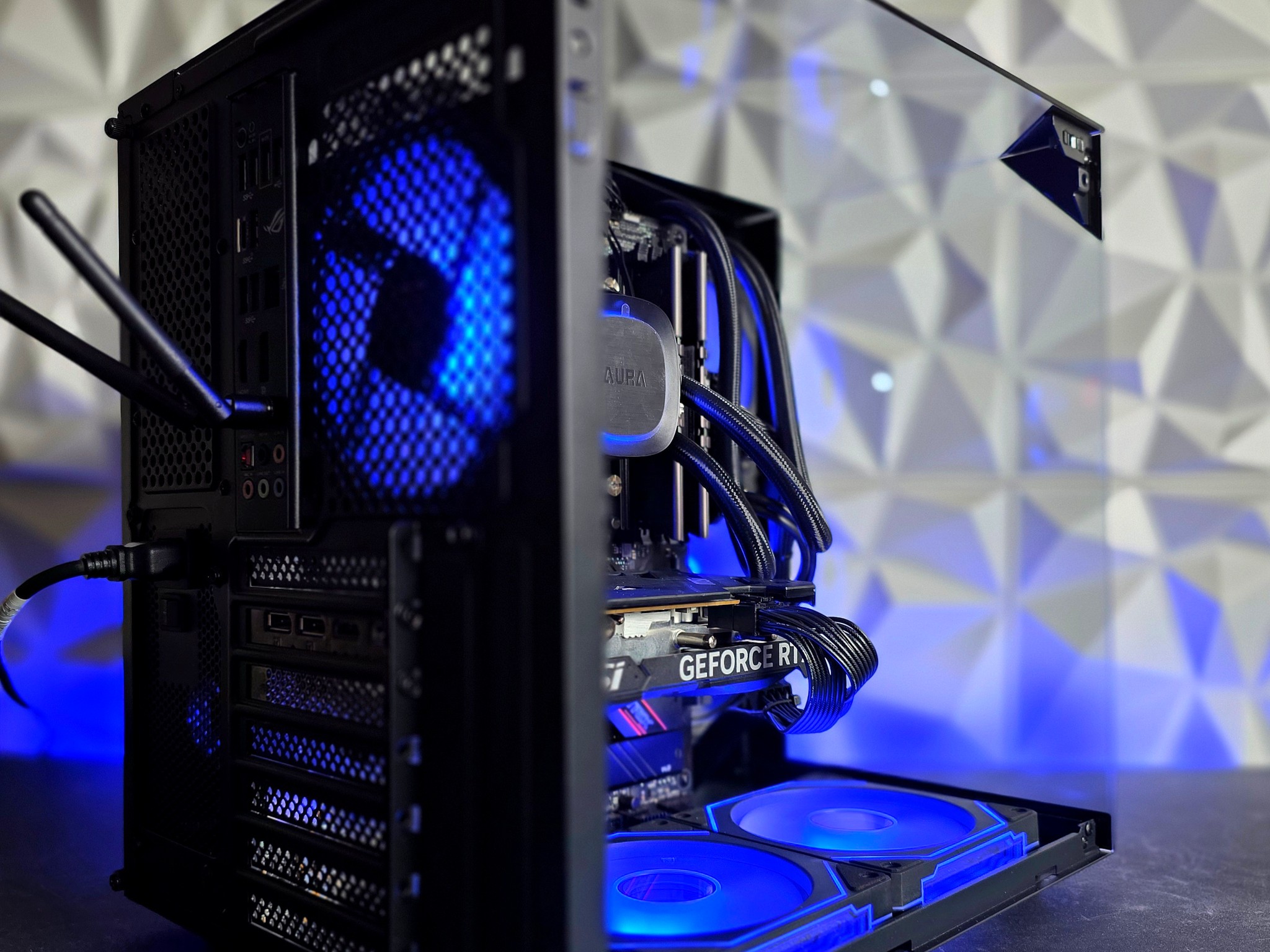 Nvidia RTX 4060 8 GB | Ryzen 5 5600X 6-Core CPU | 16 GB Ram | 1 TB SSD