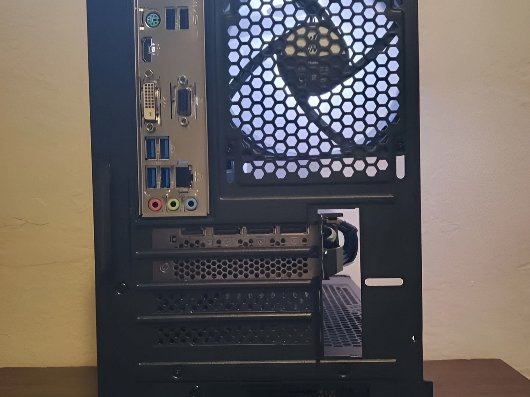 3060-12gb ryzen 5-5600x 32gbs ram