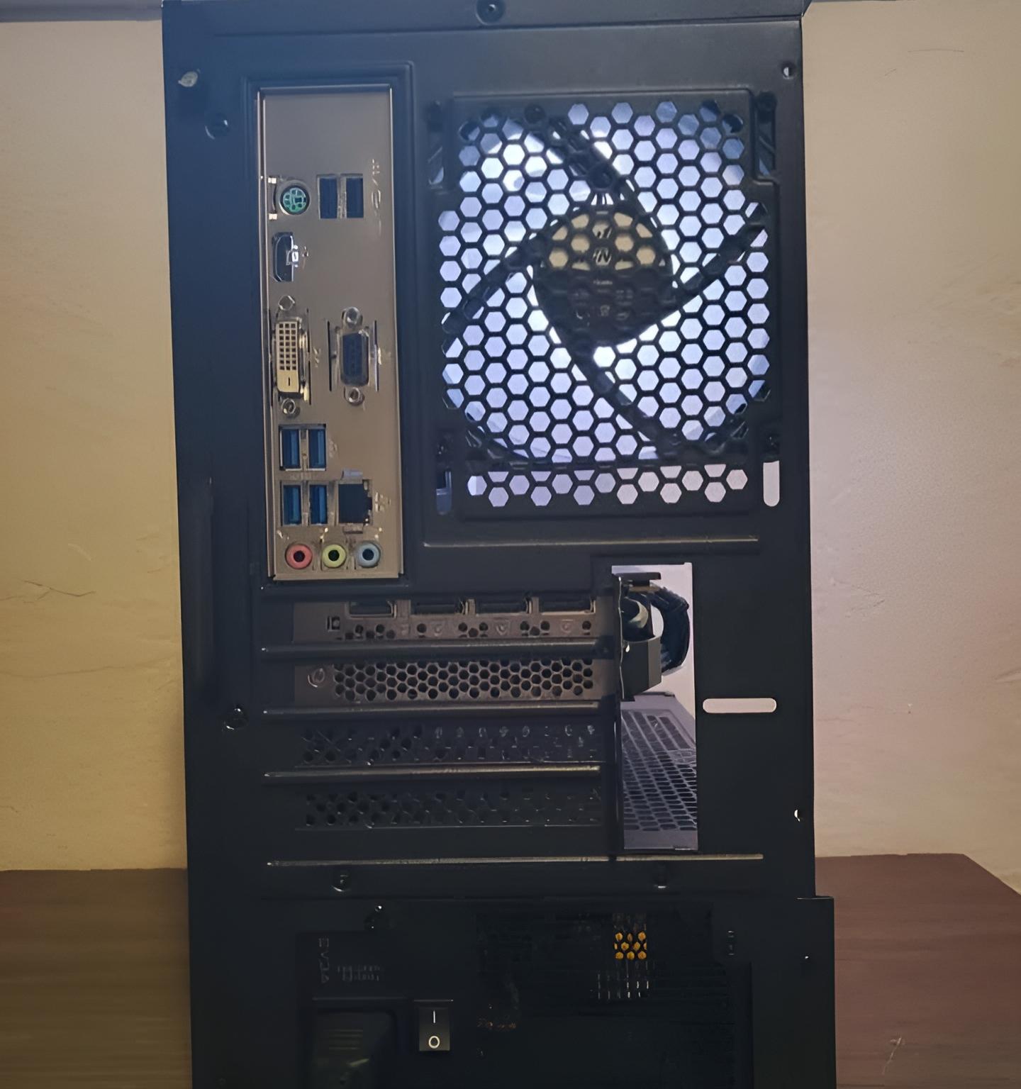3060-12gb ryzen 5-5600x 32gbs ram