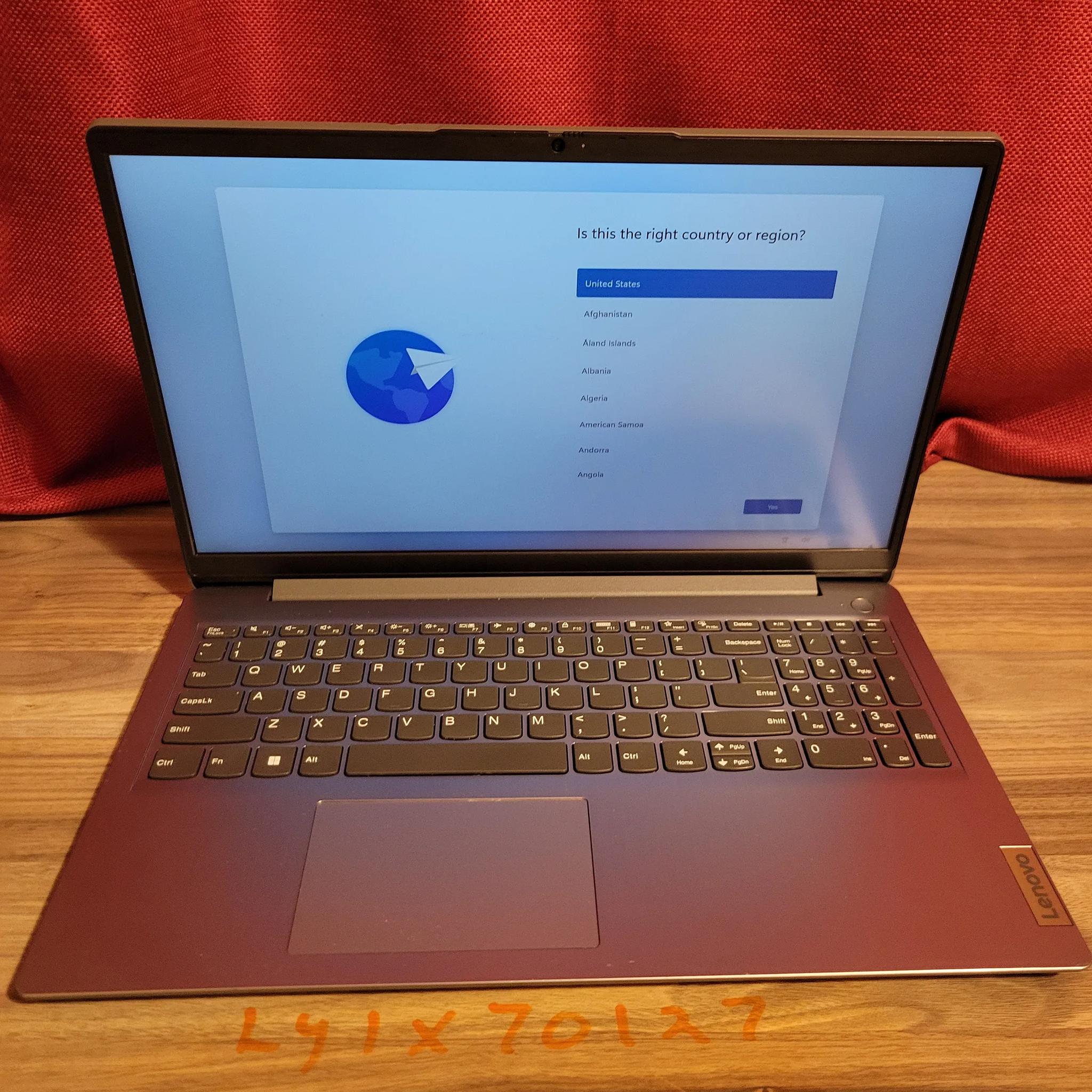 Lenovo Ideapad 3i Laptop - 15.6" FHD Touch Screen - 512GB SSD - intel i5 11th gen.