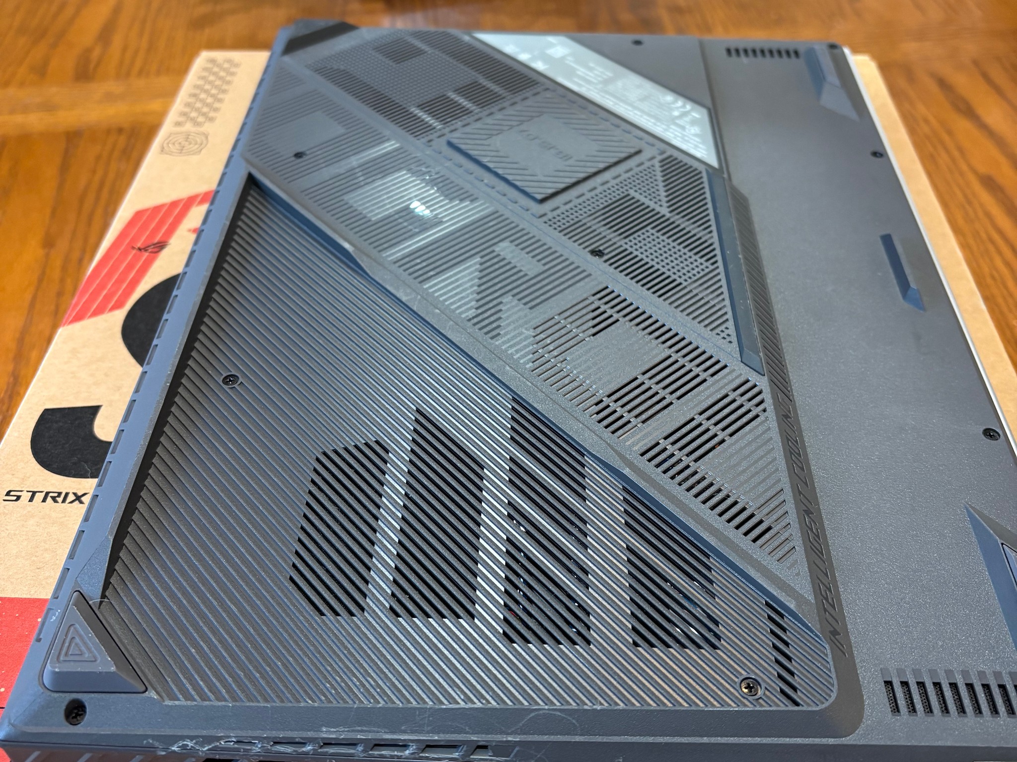 ROG STRIX G16 W/ BOX + MOUSE | 2.5K 240HZ | RTX 5070 TI | Ryzen 9 9955HX3D | 32GB DDR5 | 1TB STOARGE