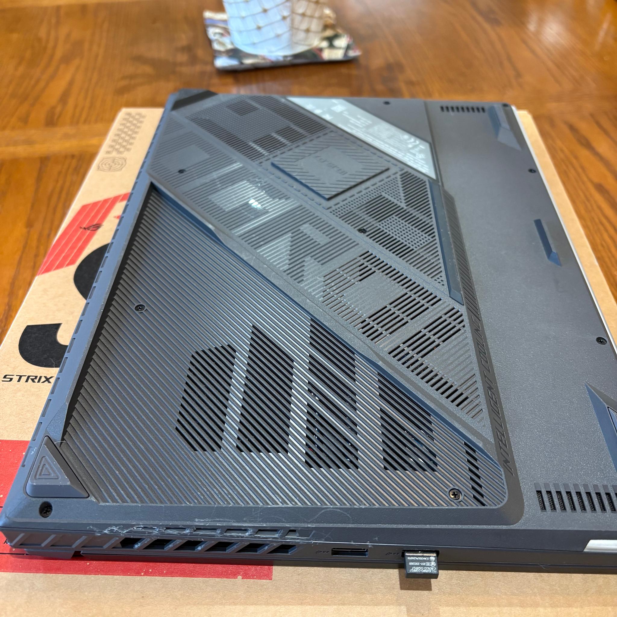 ROG STRIX G16 W/ BOX + MOUSE | 2.5K 240HZ | RTX 5070 TI | Ryzen 9 9955HX3D | 32GB DDR5 | 1TB STOARGE