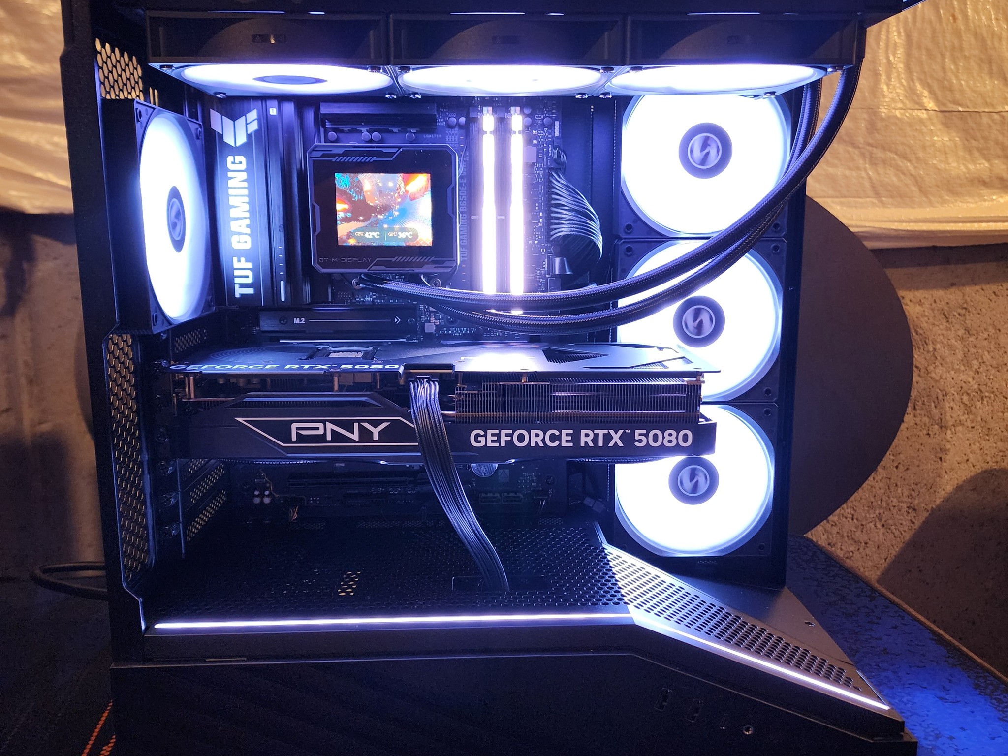 RTX 5080 / Ryzen 9 9900X / 32GB DDR5 RAM / 2TB NVMe SSD