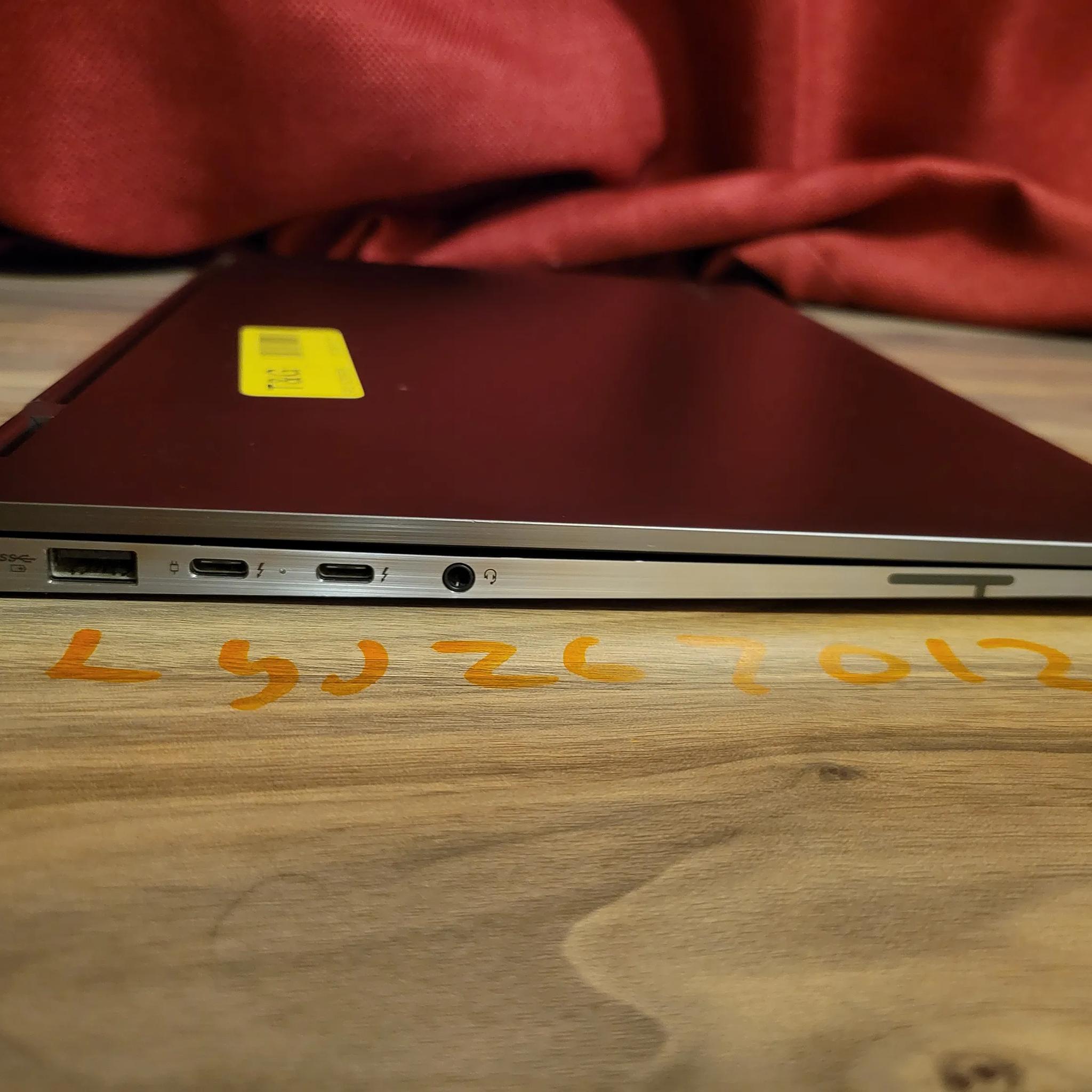 Lenovo Yoga C930 Laptop - 14" Touch Screen - 256gb ssd - intel i7