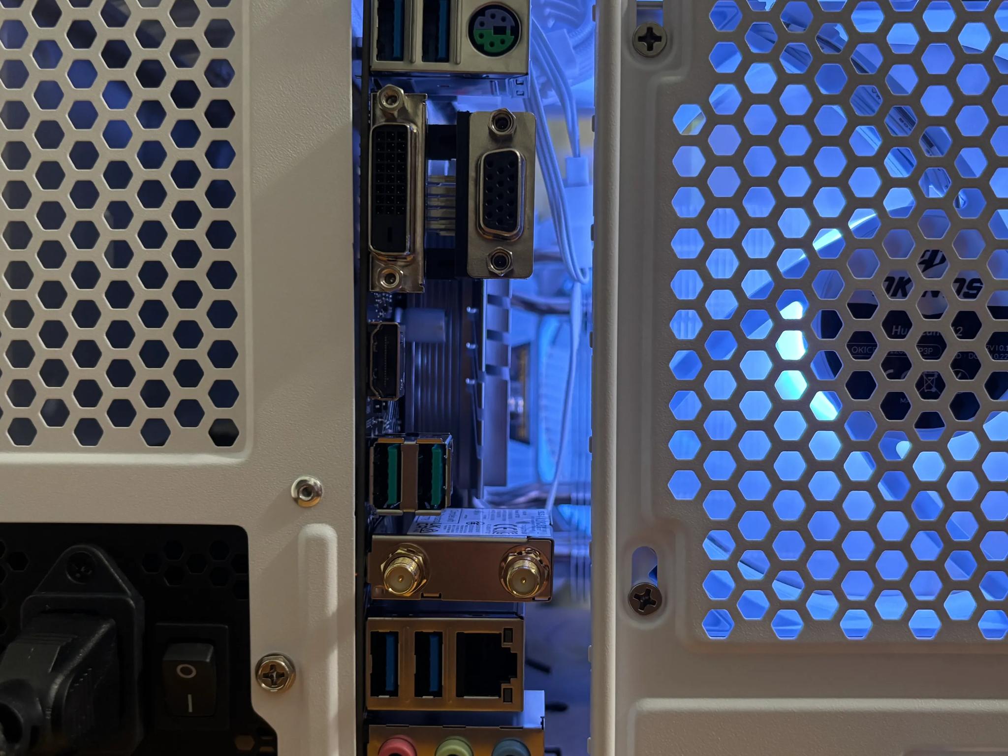 White RTX Fish Tank Gaming PC Wifi